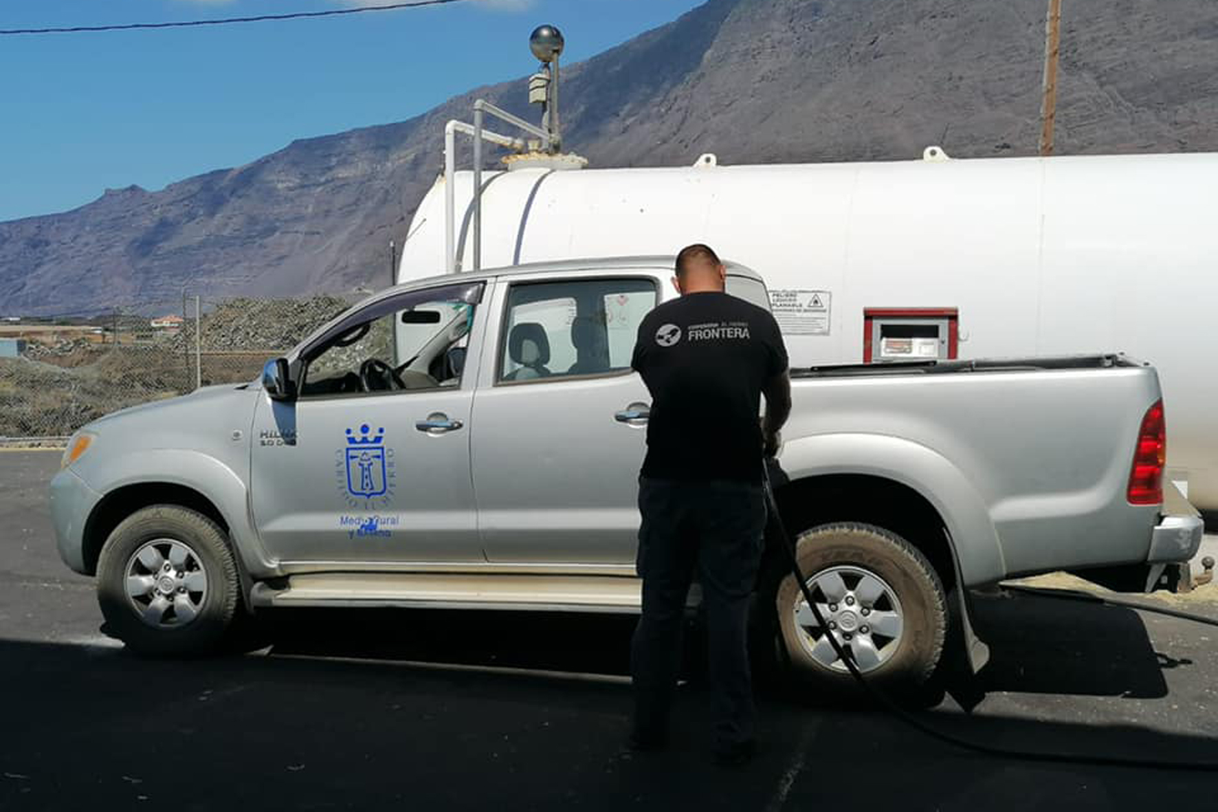La consejería de Medio Rural y Marino hace frente al sobrecoste del combustible y reposará sus vehículos en la estación de la Sociedad Cooperativa del Campo de Frontera