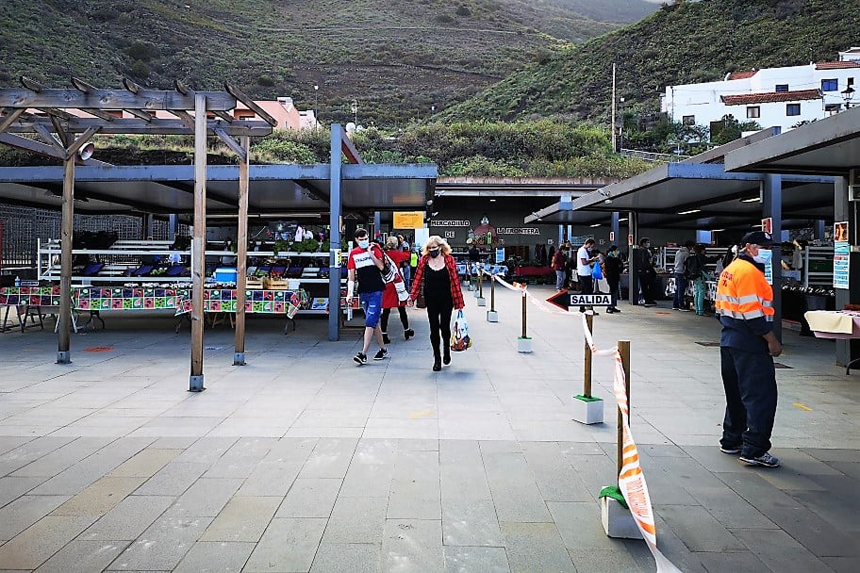 El Ayuntamiento agradece la labor de Protección Civil Valle de El Golfo durante la pandemia de COVID-19 en el Mercadillo municipal