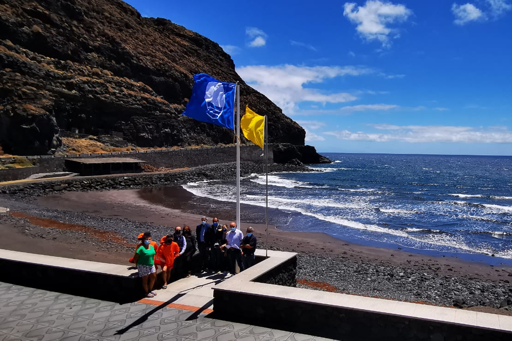 La playa de Timijiraque iza la Bandera Azul