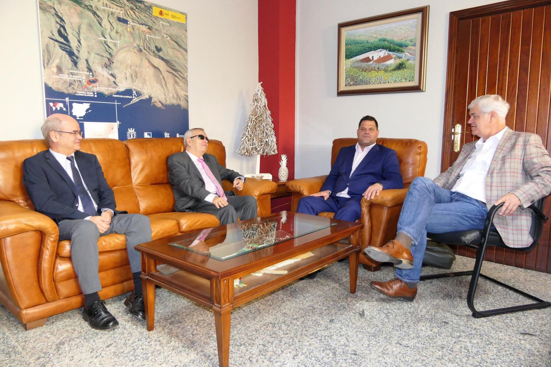 Cabildo y ONCE trabajan en la integración de personas con discapacidad en El Hierro