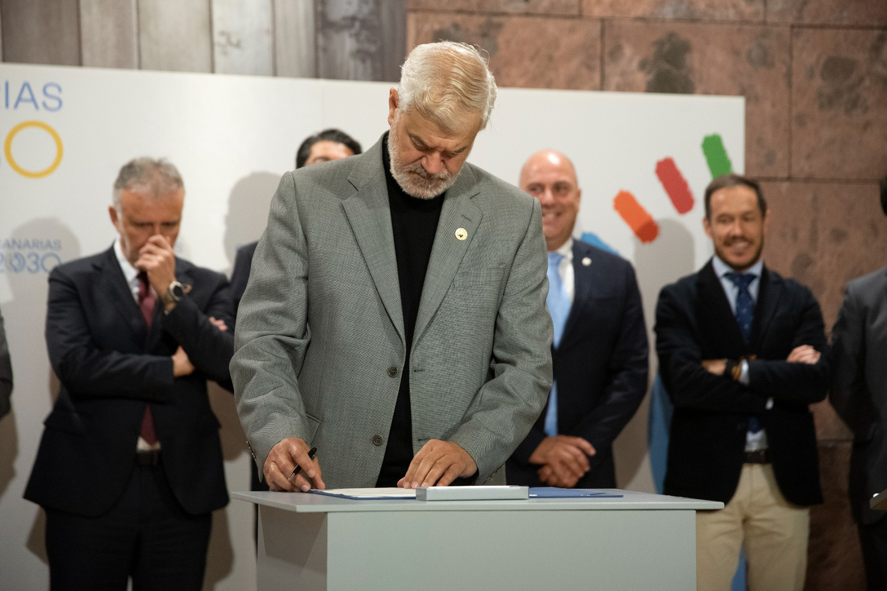 Gobierno y Cabildos firman el protocolo de medidas de gratuidad del transporte público, colectivo y terrestre en Canarias