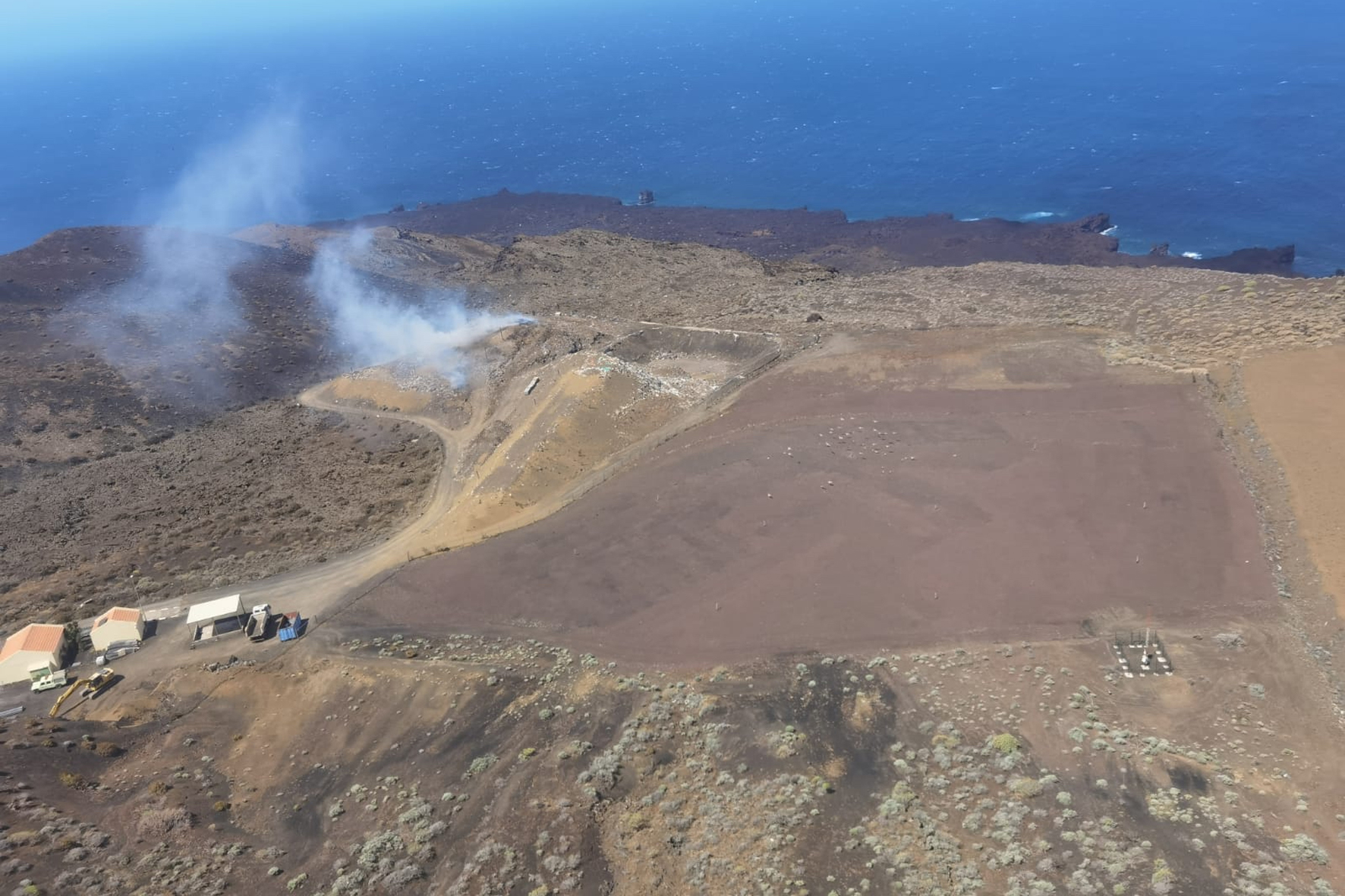 El Cabildo realiza una intervención en el Vertedero de La Dehesa tras avistar humo en sus instalaciones durante el fin de semana