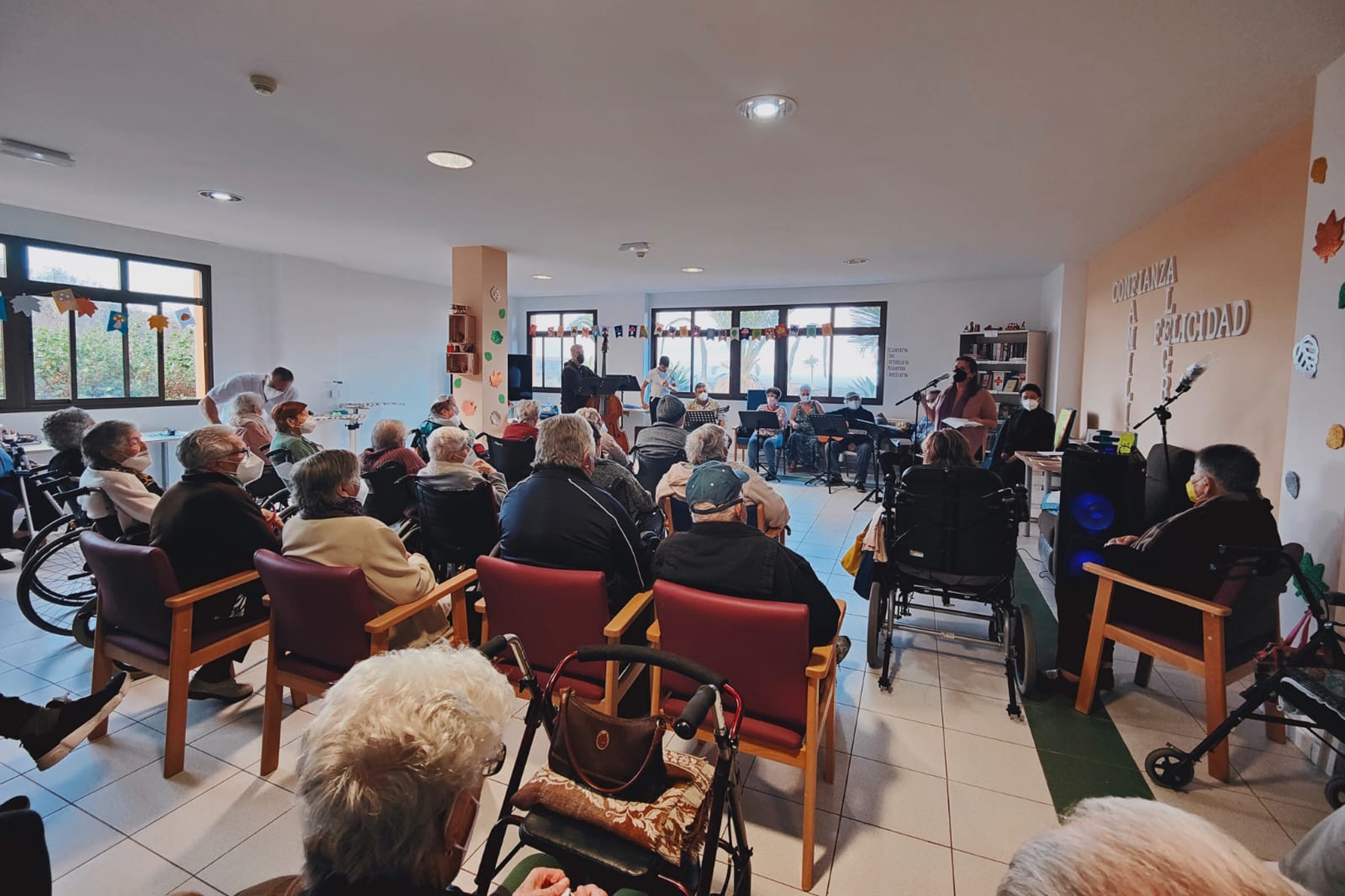 Los mayores de El Hierro disfrutan de una jornada de poesía popular canaria