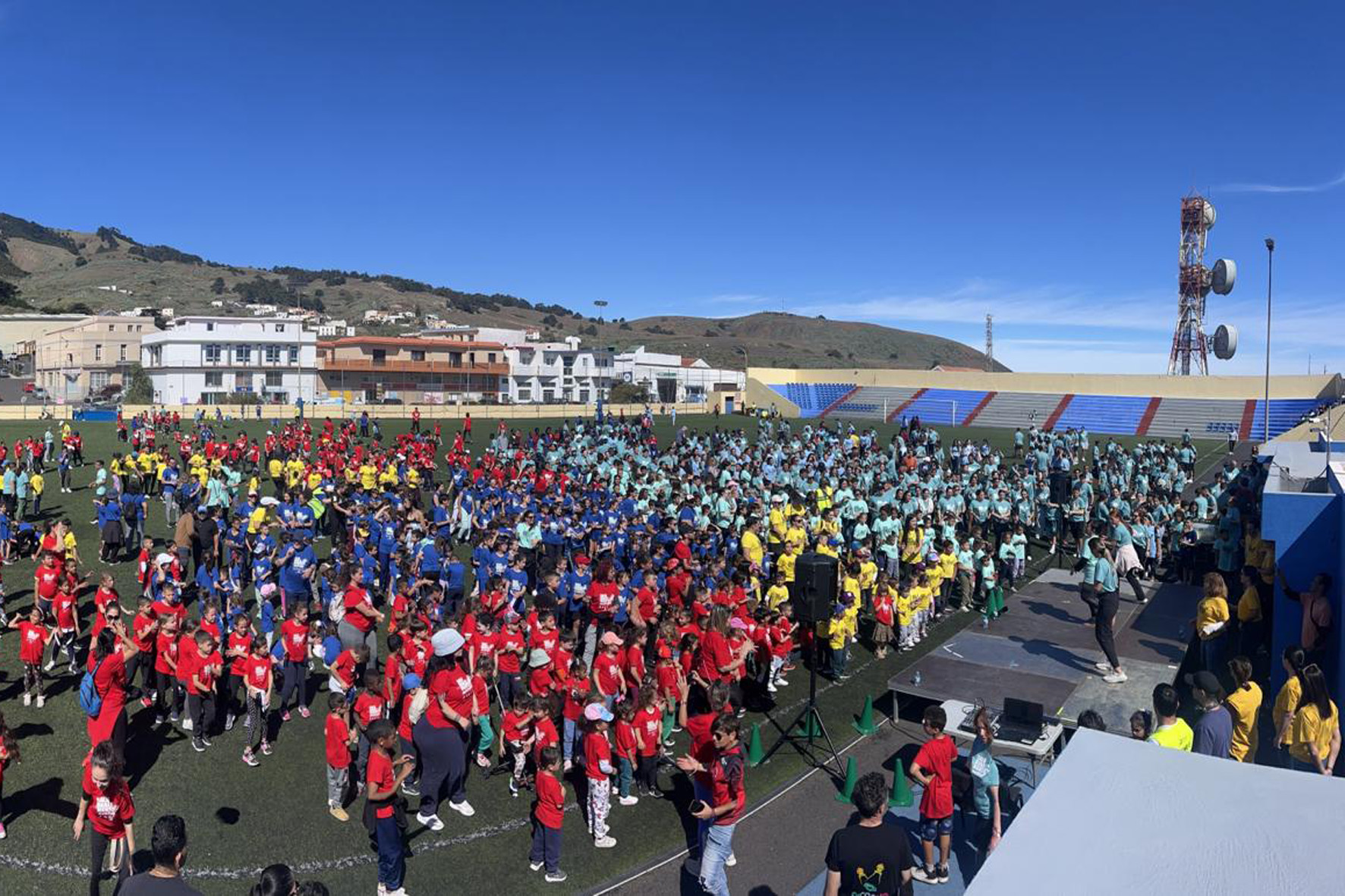 El campo de fútbol capitalino, Francisco Expósito “Chito” acoge el acto principal de las jornadas “Saludablemente Activos” en El Hierro