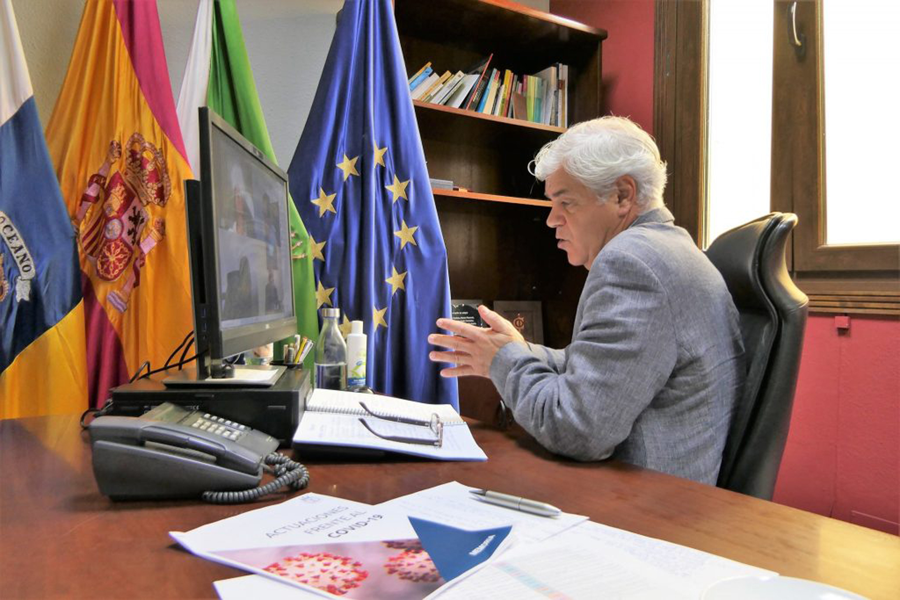 Gobierno y cabildos analizan la estabilización de empleados públicos en la reunión de la Asamblea de la FECAI