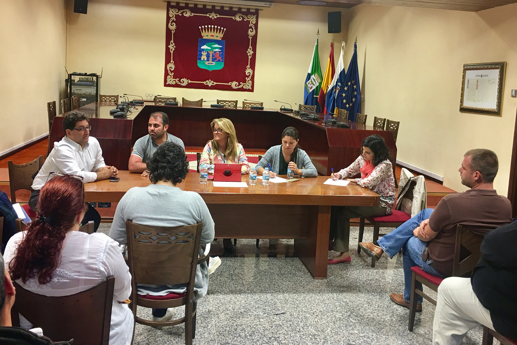 Ángeles Palmero presenta, junto a Apyme, el proyecto de zonas comerciales abiertas en la isla