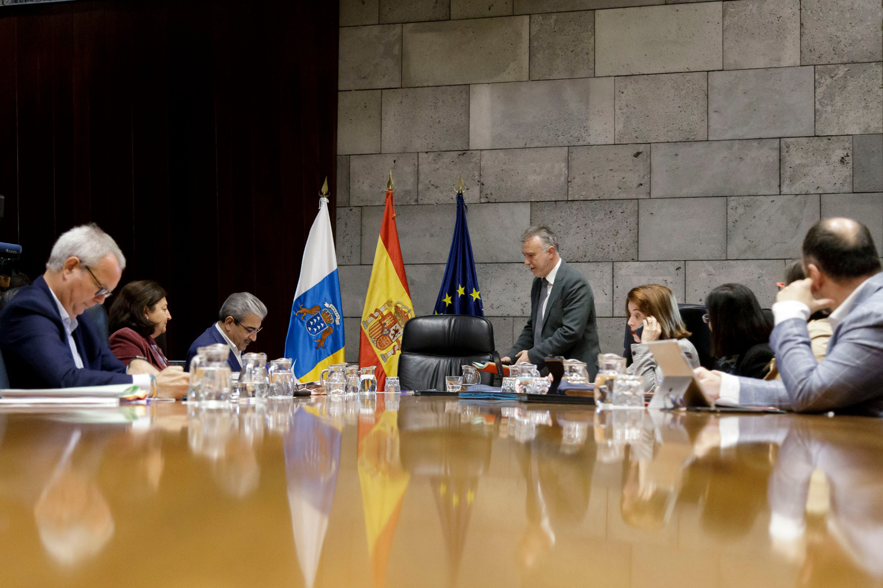 El Gobierno de Canarias concede al Cabildo de El Hierro 1.011.500 euros para subvencionar el transporte público regular en la isla
