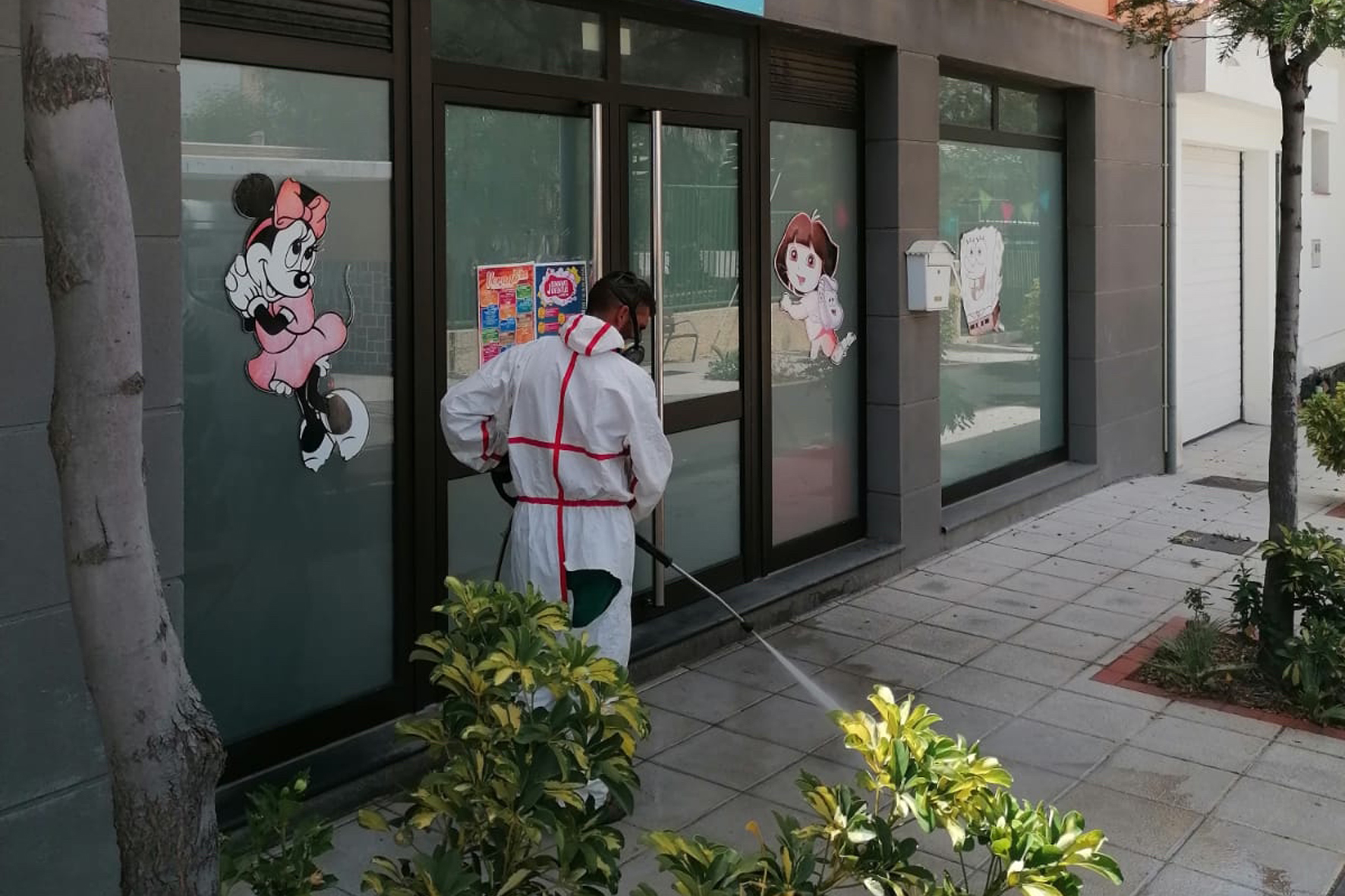 El Pinar refuerza las labores de limpieza en los espacios públicos del municipio