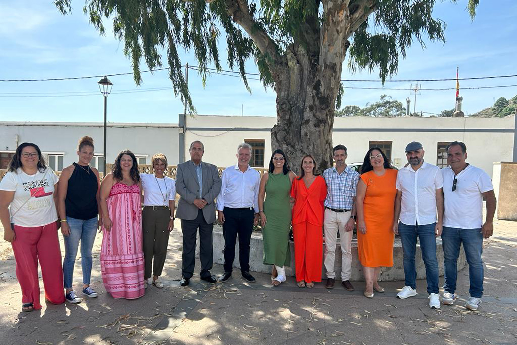 Torres traslada su apoyo a los cargos públicos socialista en El Hierro ante el repunte migratorio
