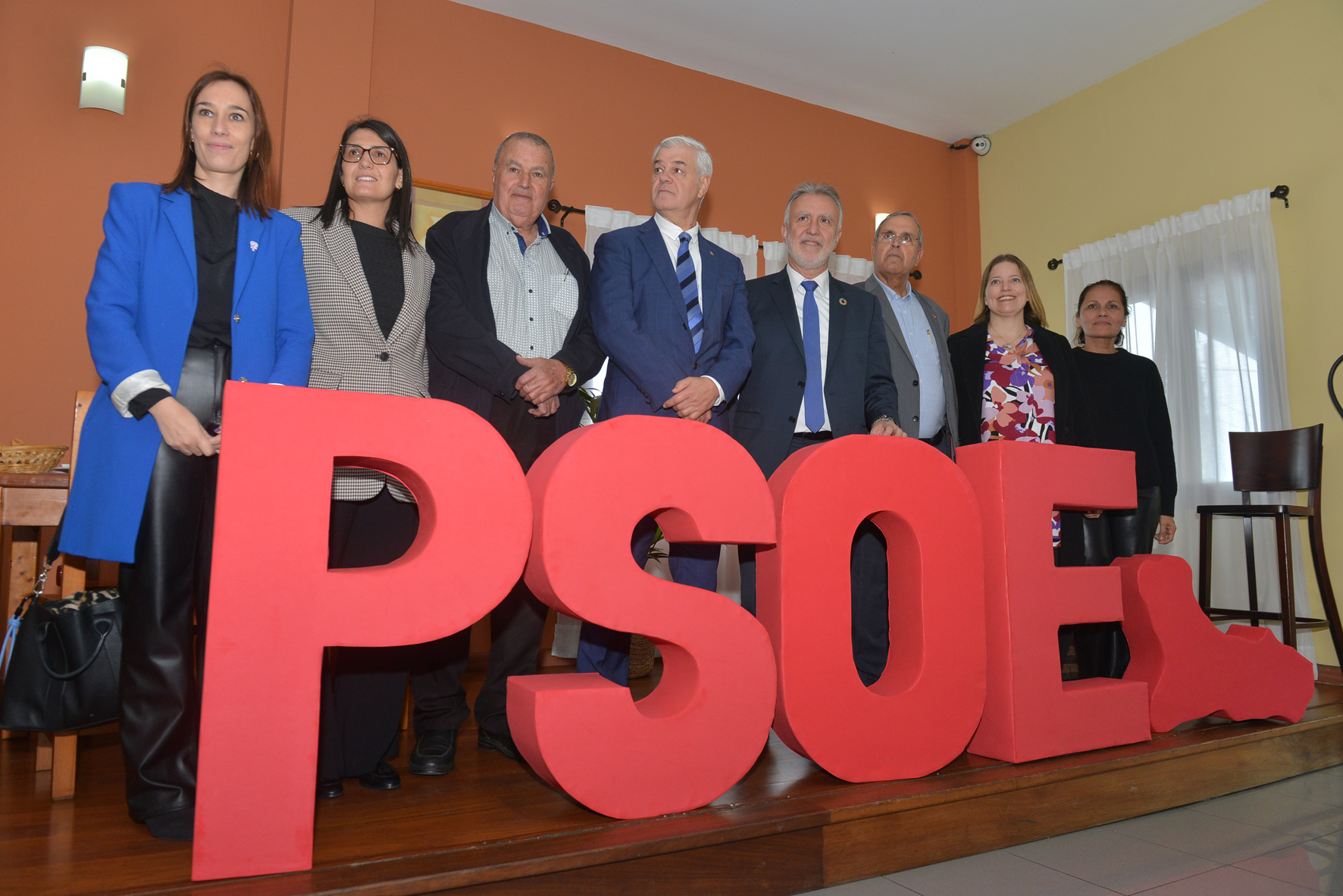 El secretario regional y presidente de Canarias, Ángel Víctor Torres celebra un encuentro con cargos públicos, orgánicos y militantes socialistas de El Hierro
