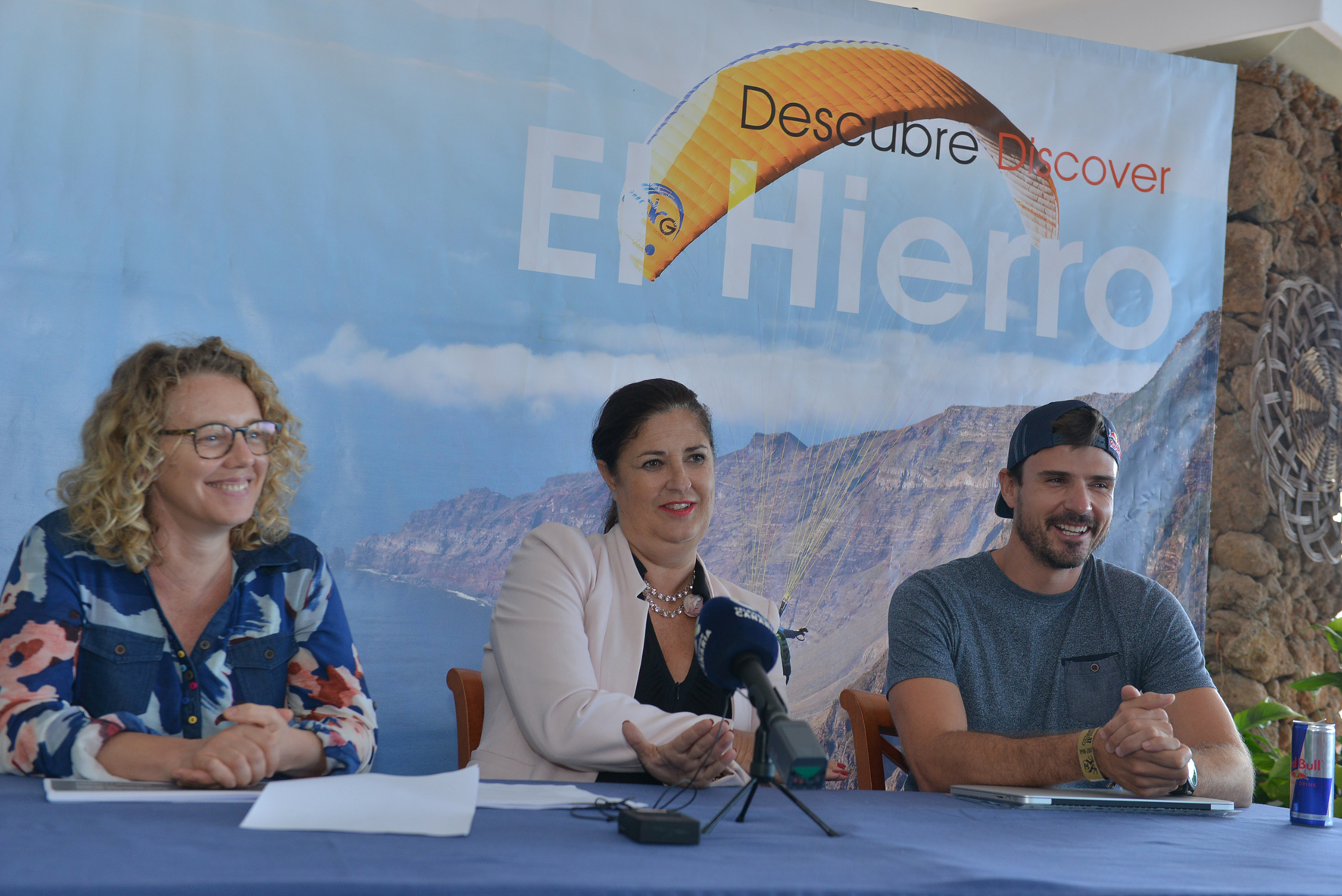 Air Academy El Hierro convierte a la isla en centro de formación para parapentistas
