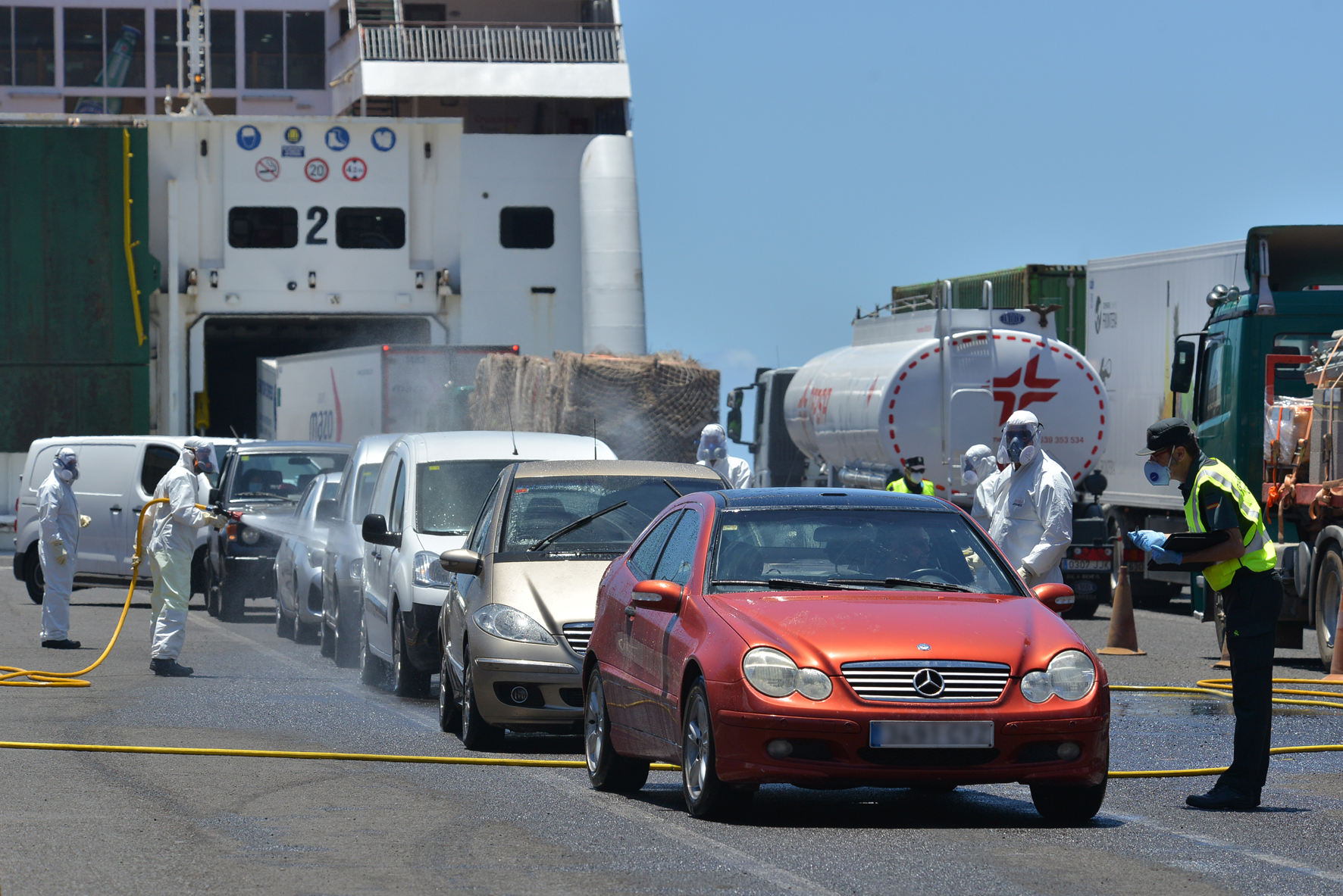 Controles de temperatura, movilidad y desinfección vehículos a la llegada en el Puerto de La Estaca