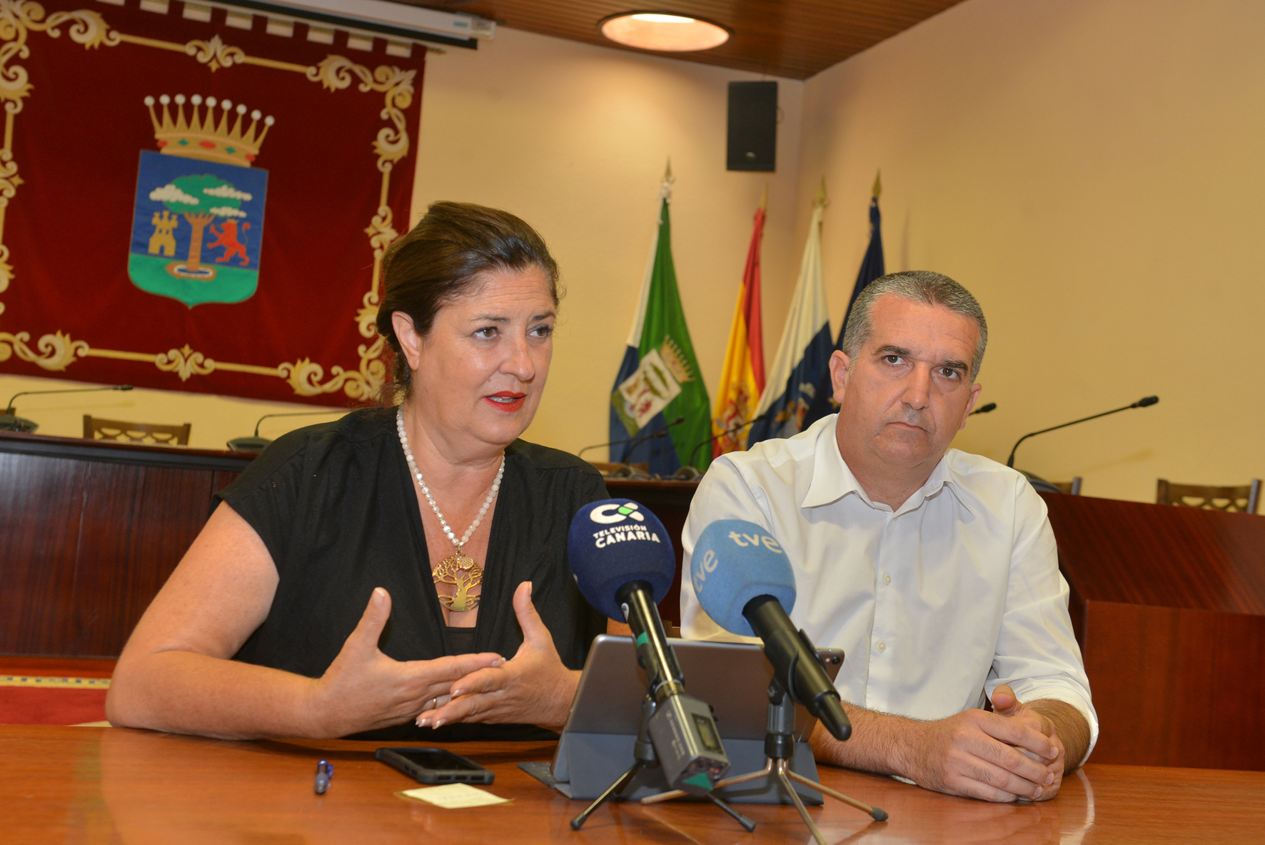 El Cabildo presenta las ayudas al transporte de estudiantes herreños para el curso académico 2018-2019