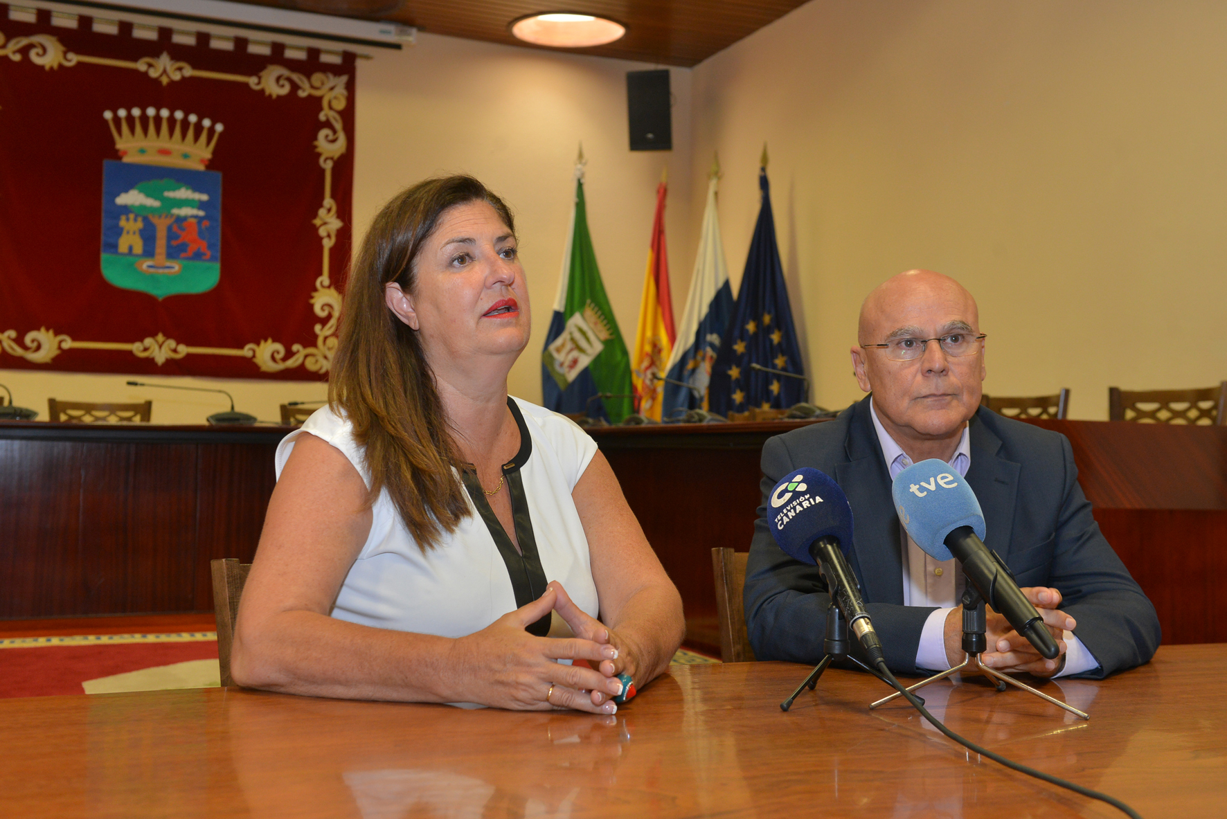 El nuevo Diputado del Común Rafael Yánez visita el Cabildo de El Hierro