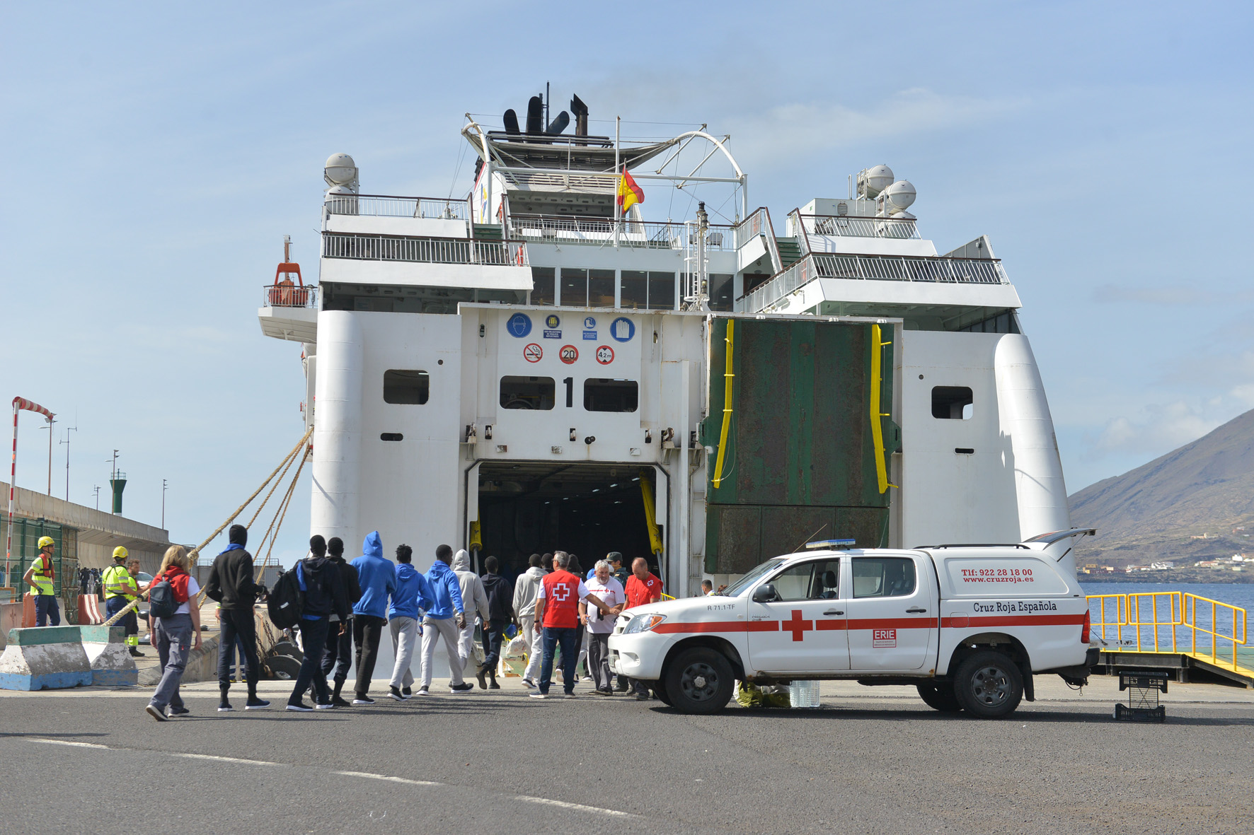 El Estado traslada a Tenerife a 599 inmigrantes llegados a El Hierro