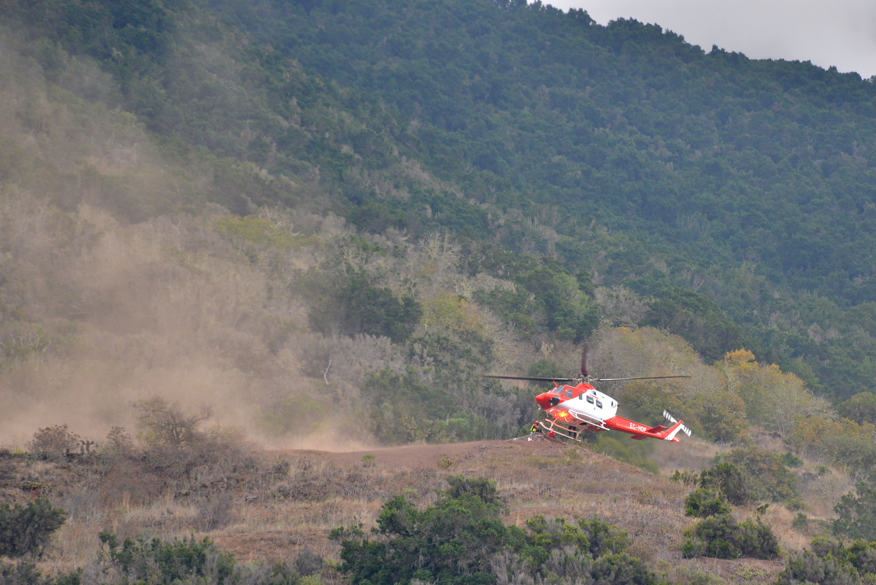 Dos heridos de carácter grave tras un accidente de parapente en El Hierro