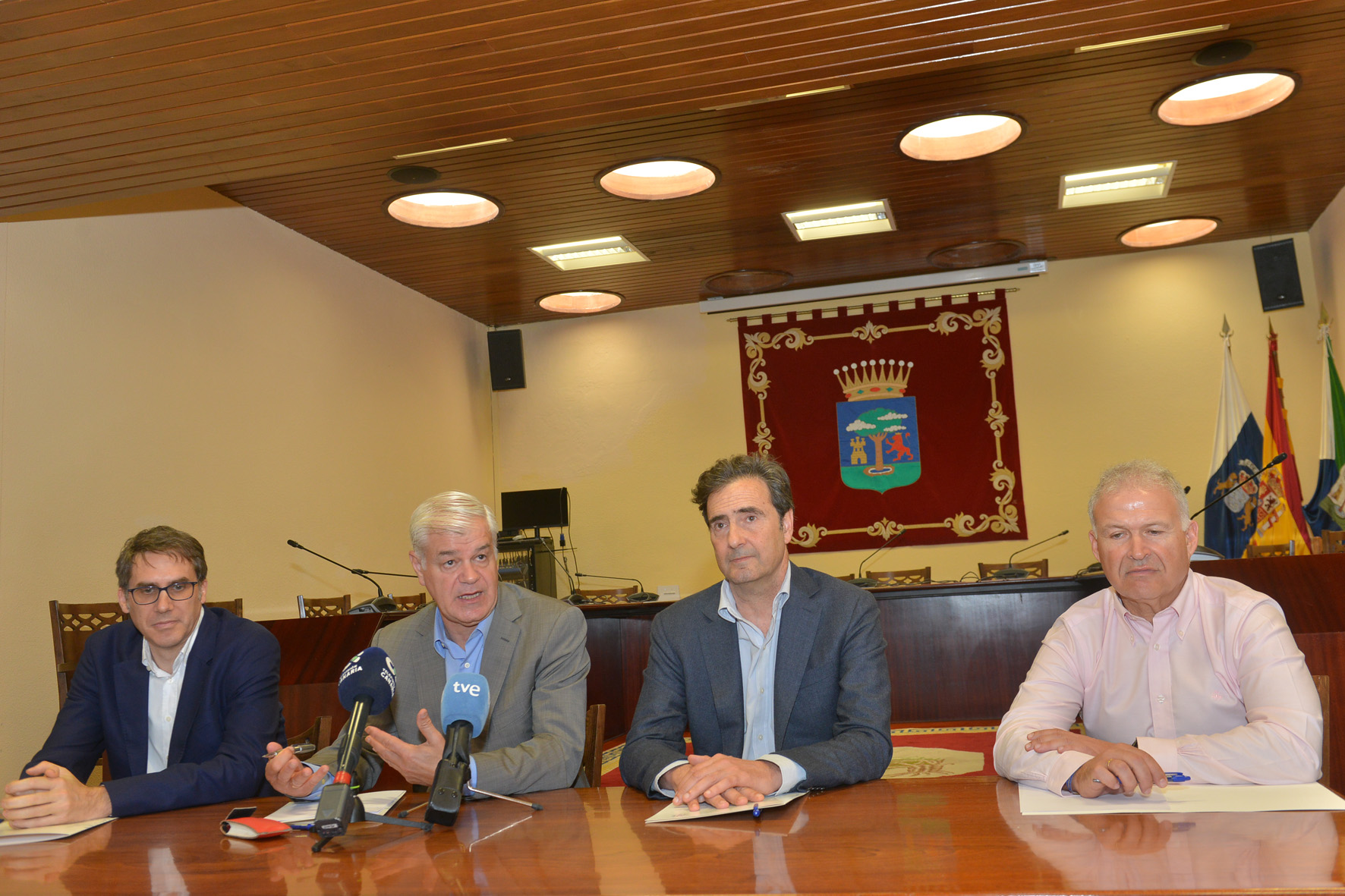 Gorona del Viento y Endesa presentan un proyecto que incrementará la producción de energías con renovables en El Hierro