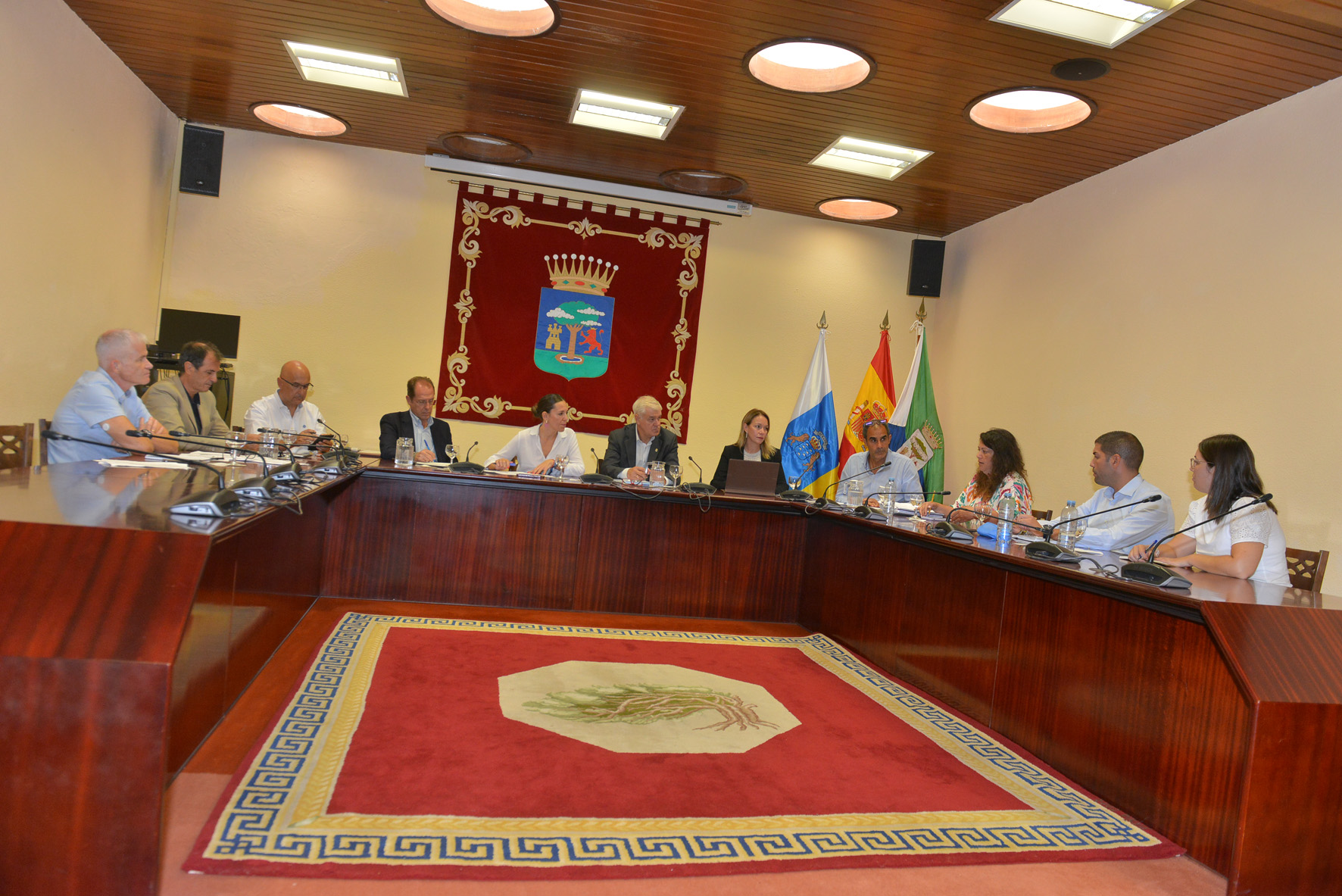 Gobierno de Canarias, Cabildo y Ayuntamientos trabajan por un turismo cero emisiones en El Hierro
