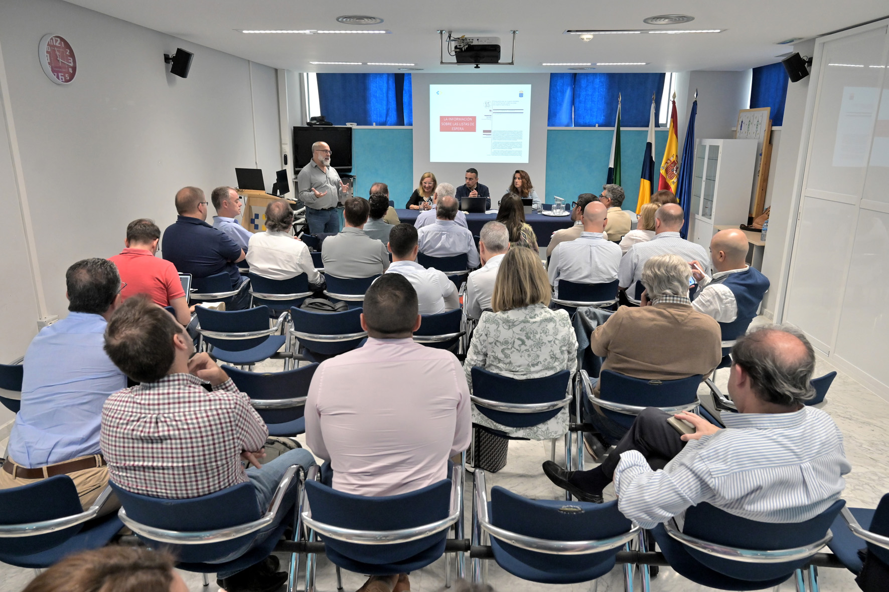 El director el SCS se reúne en El Hierro con los gerentes de los hospitales canarios para analizar la actividad hospitalaria y la presión asistencial por la atención migratoria