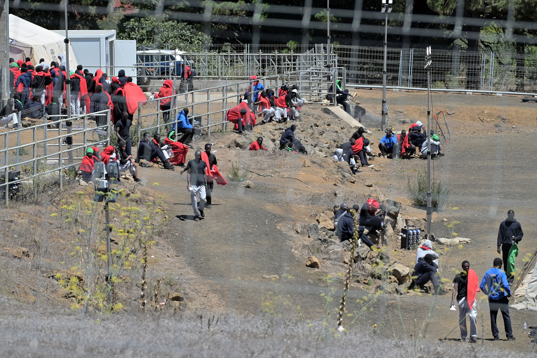 En torno a 300 migrantes serán derivados esta tarde desde El Hierro con destino a Tenerife
