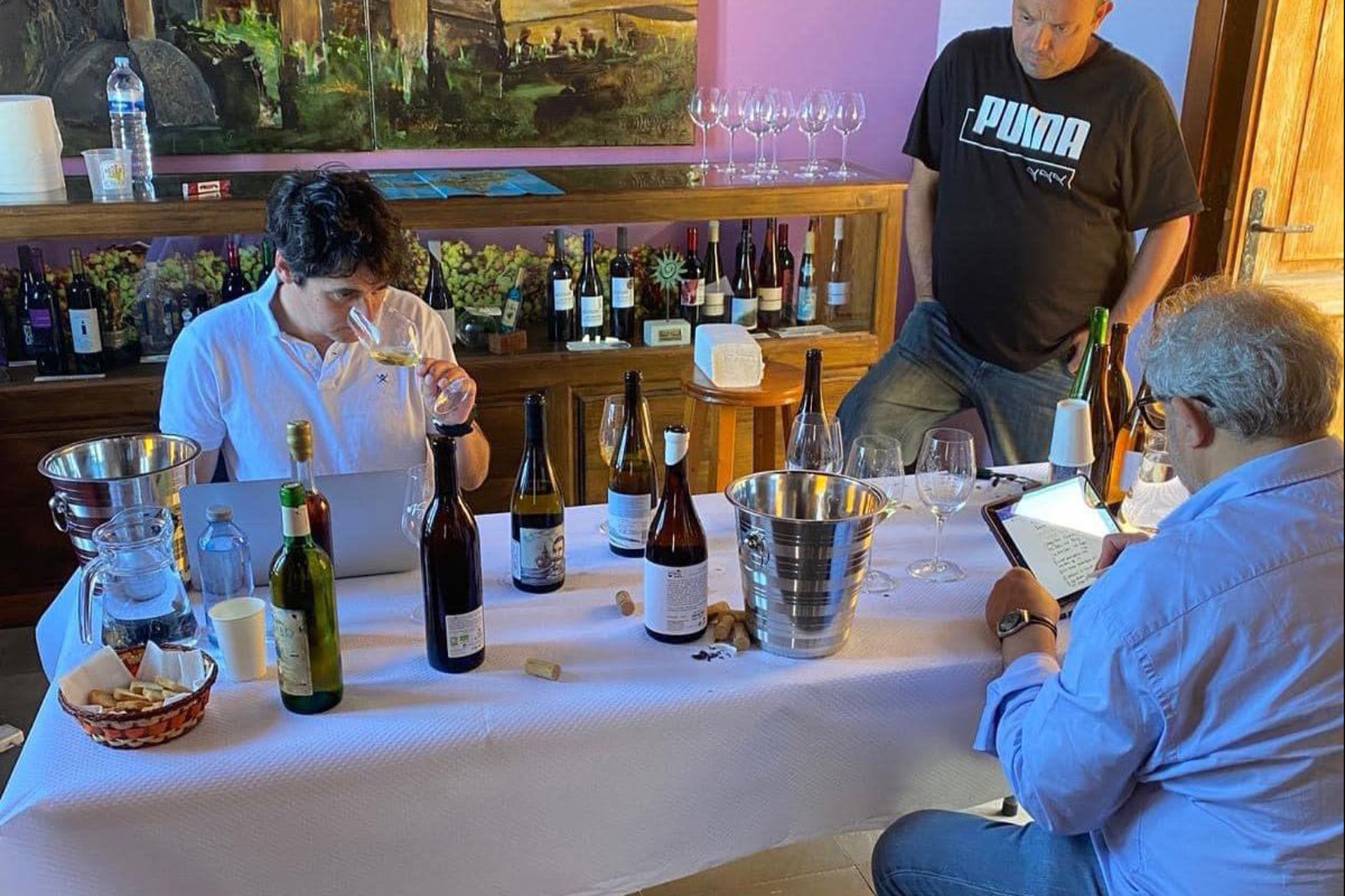 Representantes de la Guía Peñín, visitan la isla para conocer de primera mano los Vinos de El Hierro