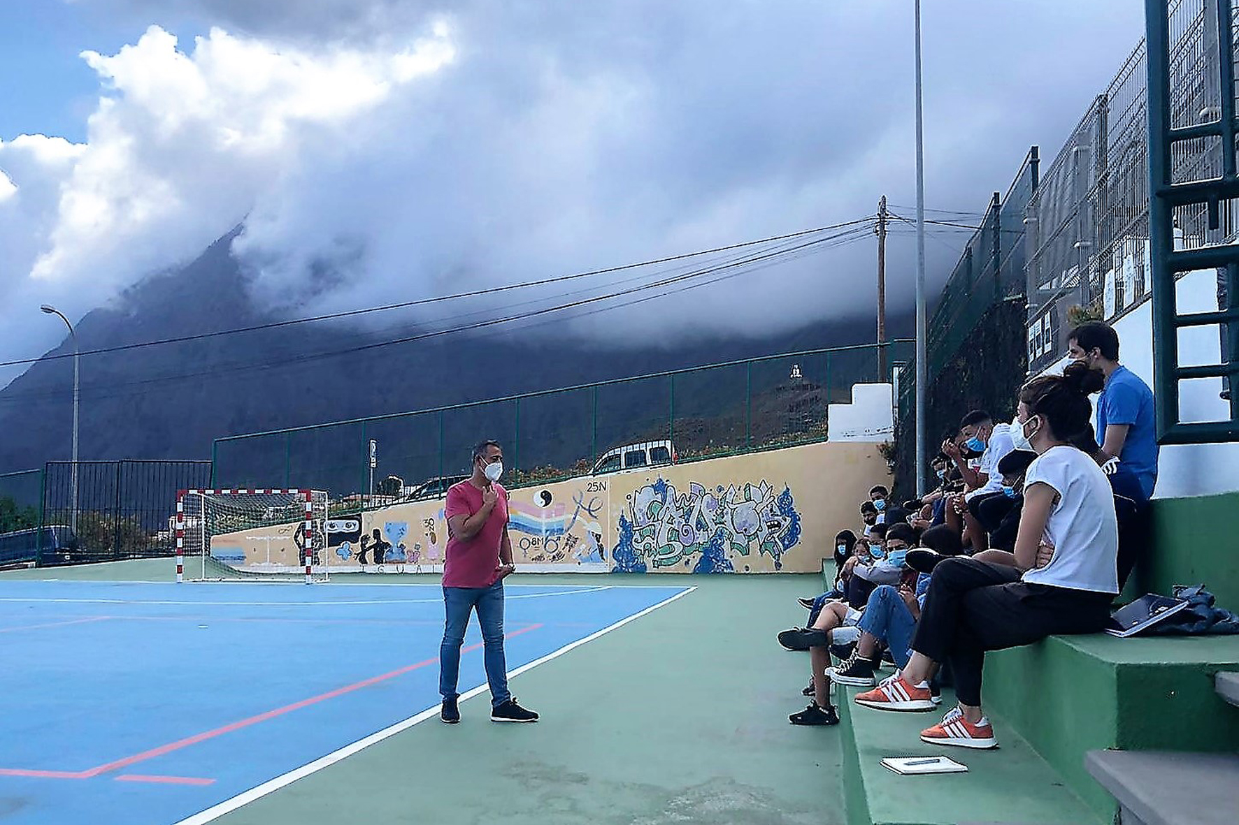 Manuel Pérez Lima imparte en La Frontera charlas para el fomento de los valores deportivos