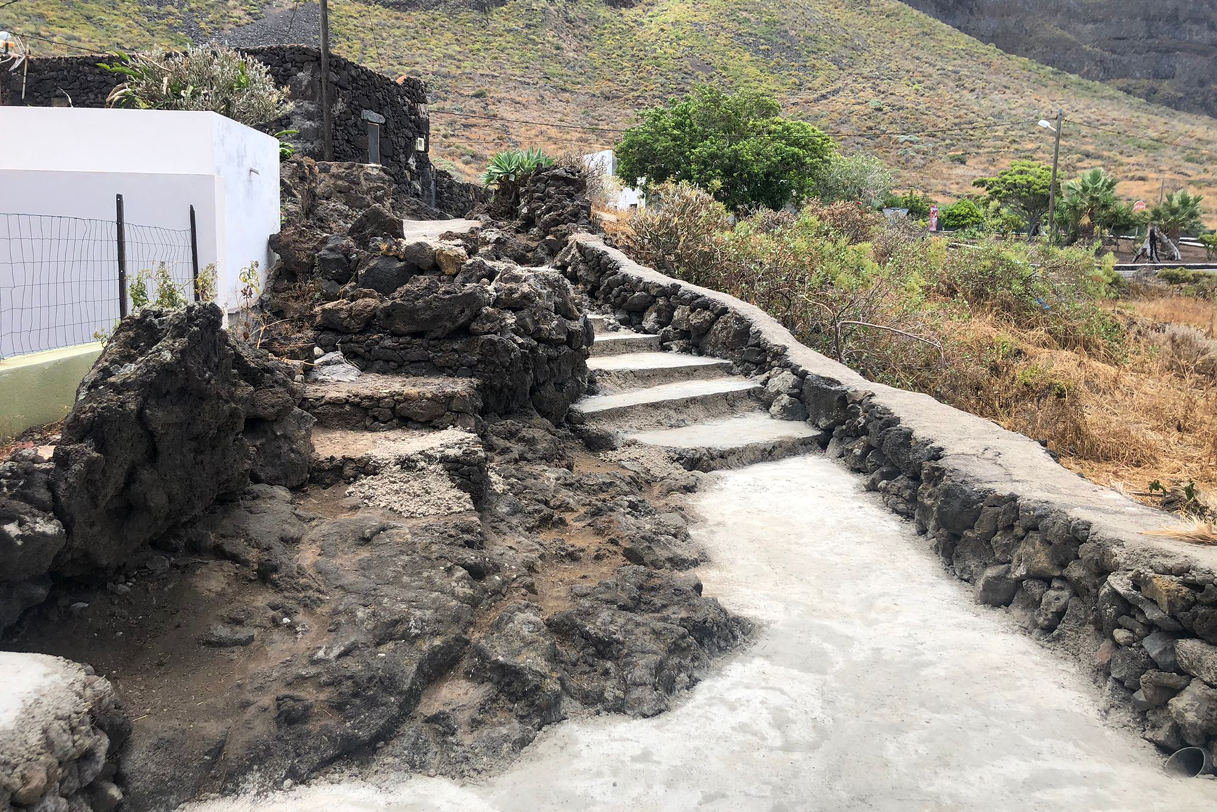 La Frontera ejecuta distintas obras de acondicionamiento de viales e infraestructuras en la localidad de Las Puntas