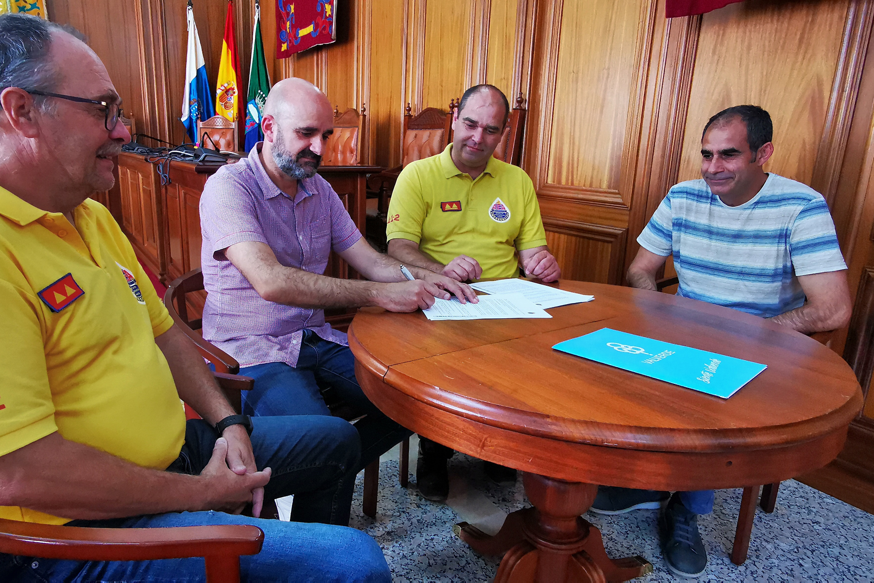 El Ayuntamiento capitalino y Ayuda en Emergencias Anaga firma un Convenio de colaboración en materia de protección civil