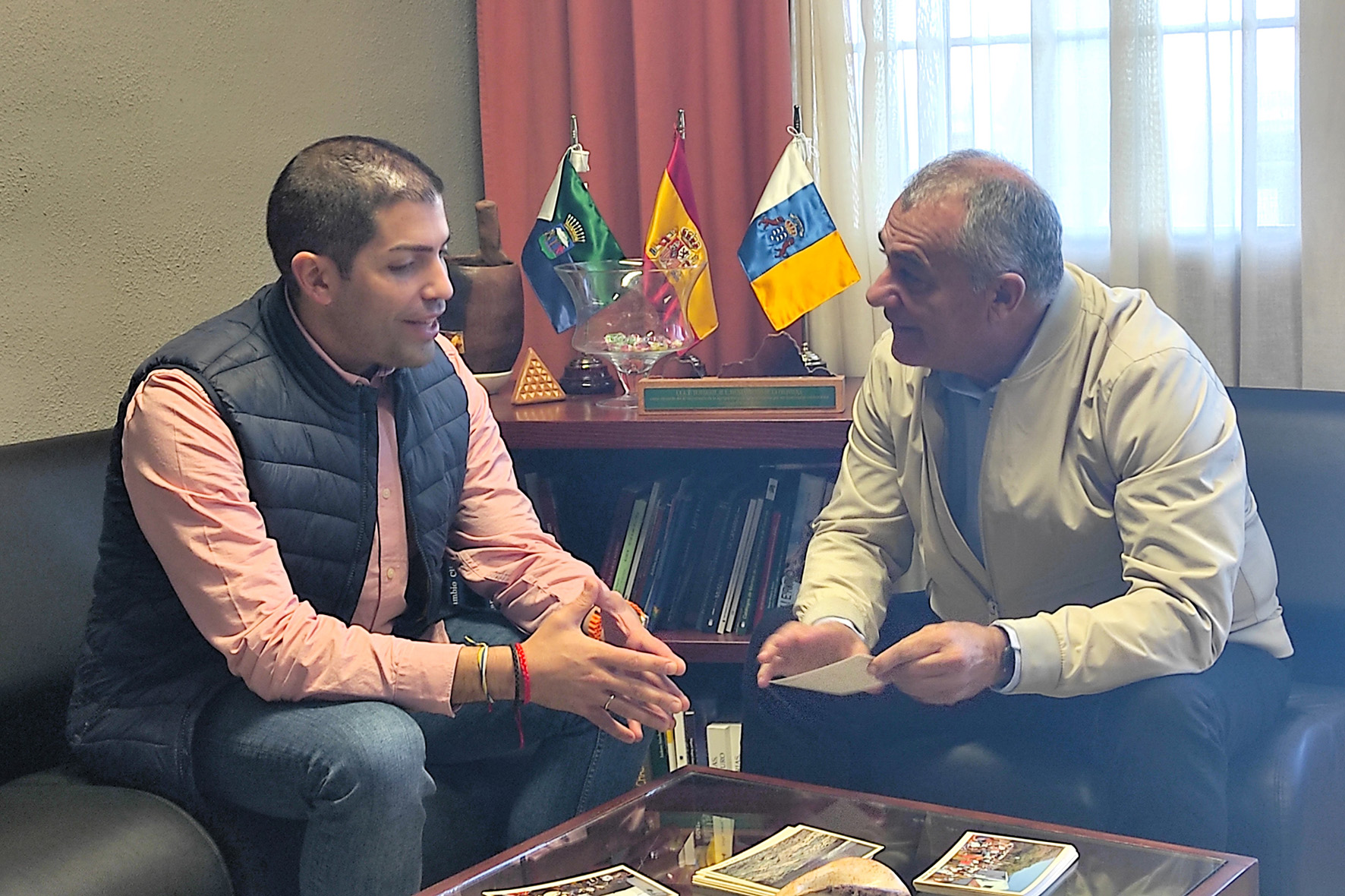 El Alcalde de La Frontera traslada al Senador por la isla El Hierro las principales demandas del municipio