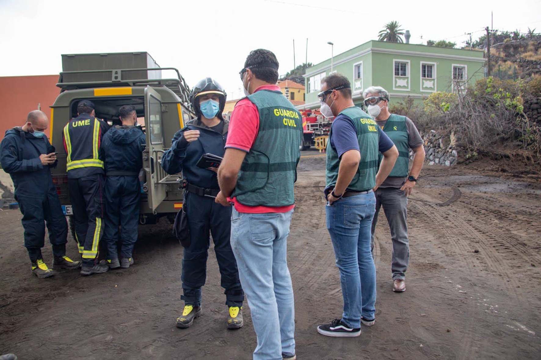 Más de 600 efectivos de distintos órganos e instituciones del Estado conforman el dispositivo para hacer frente a la erupción volcánica en La Palma