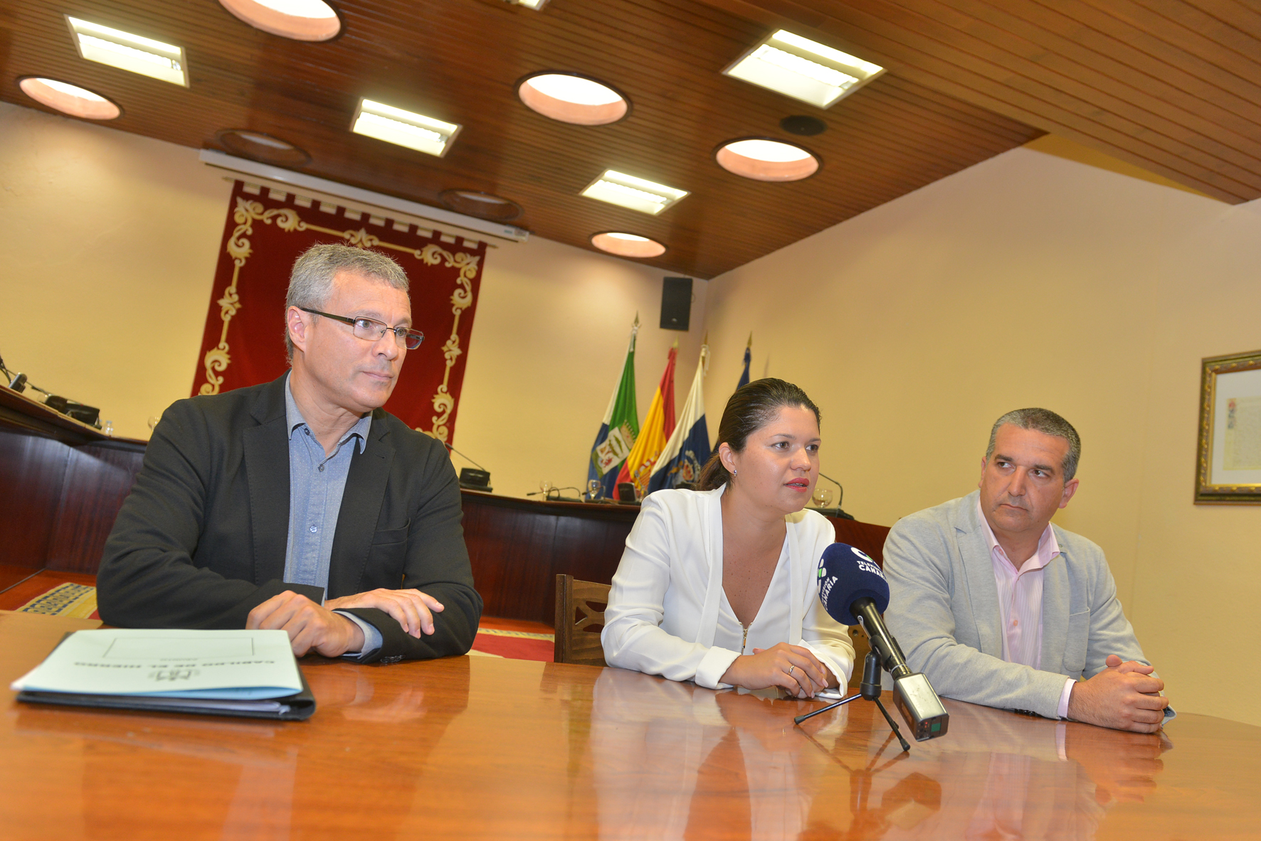 La Fundación CajaCanarias presenta su programa de actividades en El Hierro para este año