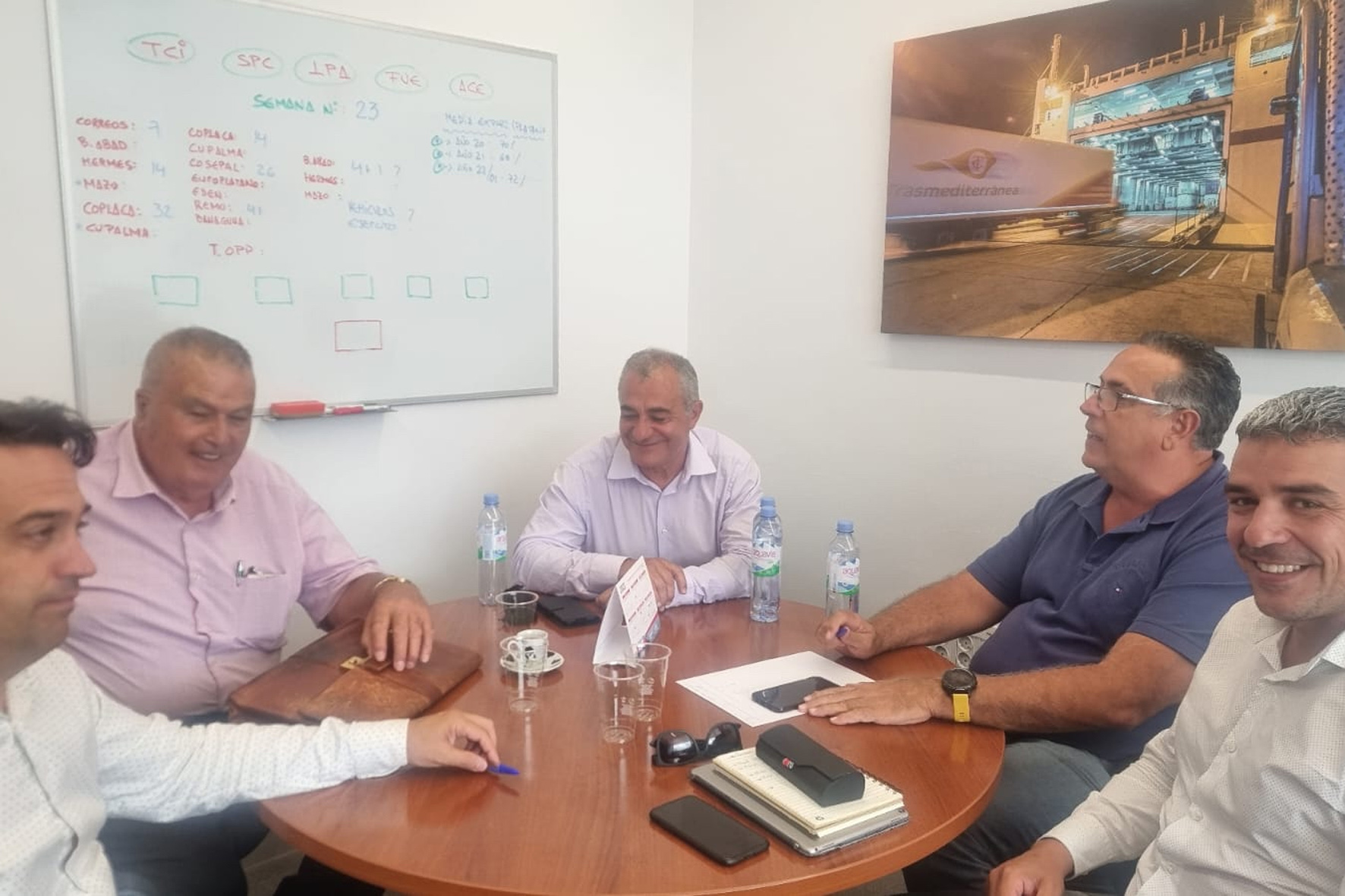 Representantes de AHI, PP, el sector agrícola y del transporte herreño reclaman más capacidad de carga y mejores frecuencias en la ruta El Hierro-Tenerife