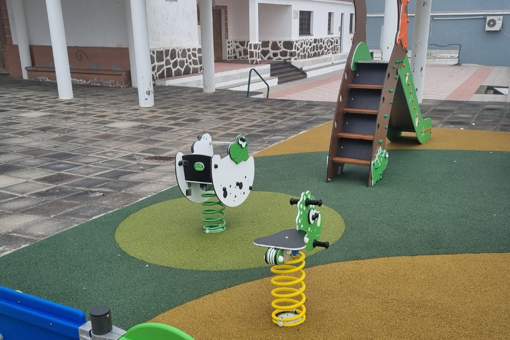Valverde finaliza los trabajos de mejora del parque infantil de Isora