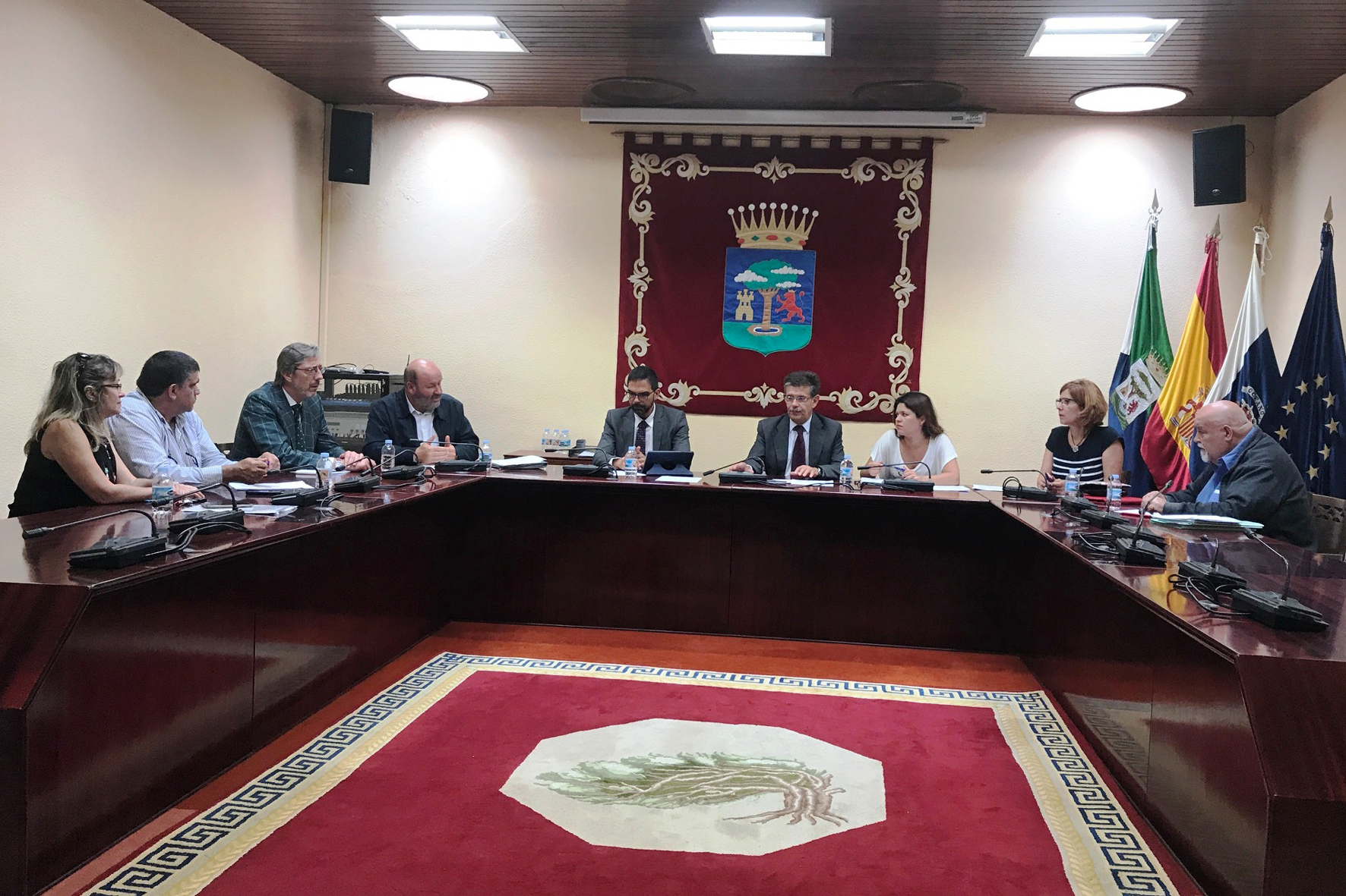 El Director General de trabajo mantiene una reunión con los agentes sociales de El Hierro