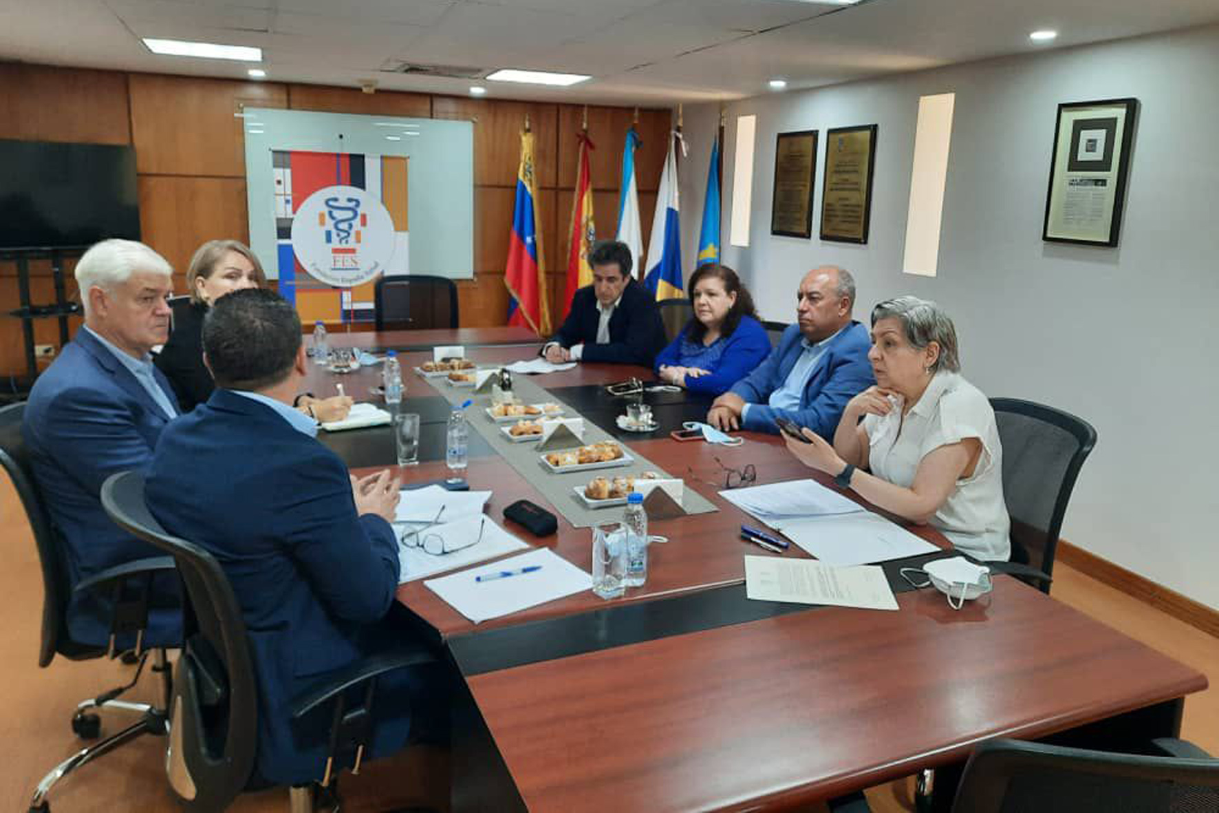 Armas viaja a Venezuela para cumplir con su compromiso con la comunidad herreña en el país caribeño