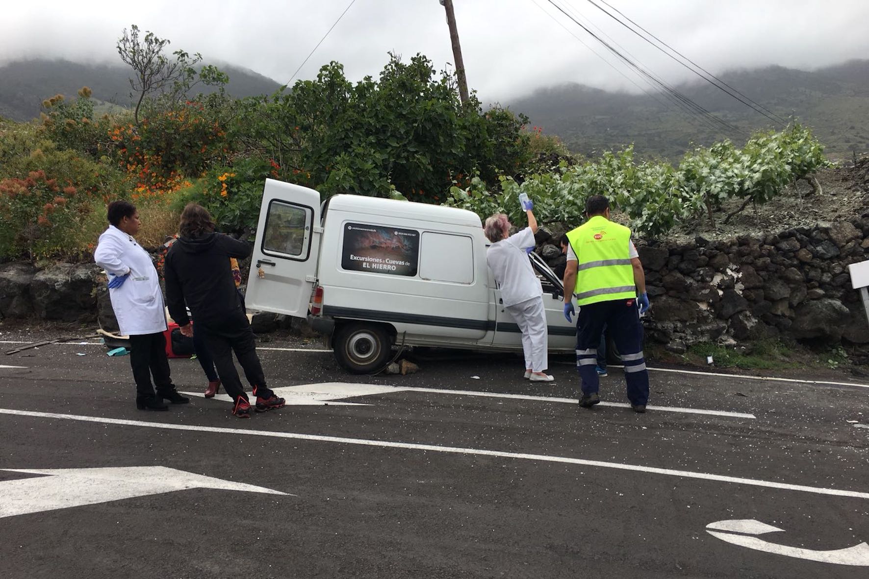 Herido de carácter grave tras chocar su vehículo contra un muro en El Golfo