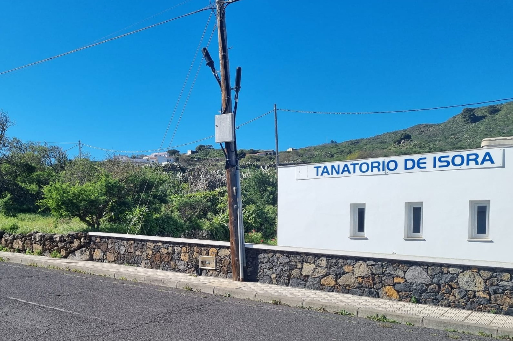 Valverde adjudica la construcción de los aparcamientos del Tanatorio de Isora