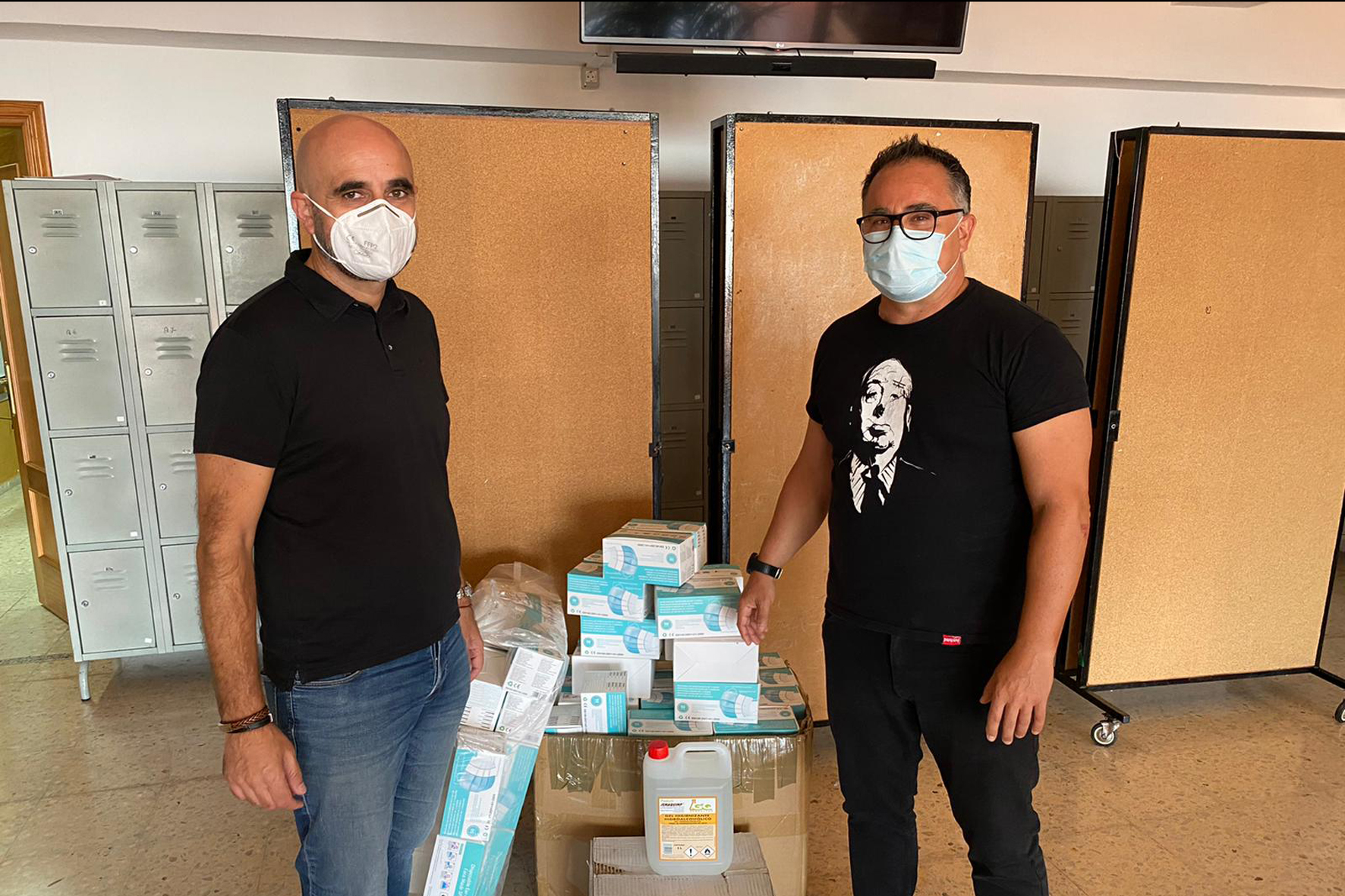 El Ayuntamiento de Valverde entrega más de 10.000 mascarillas a los centros educativos del municipio