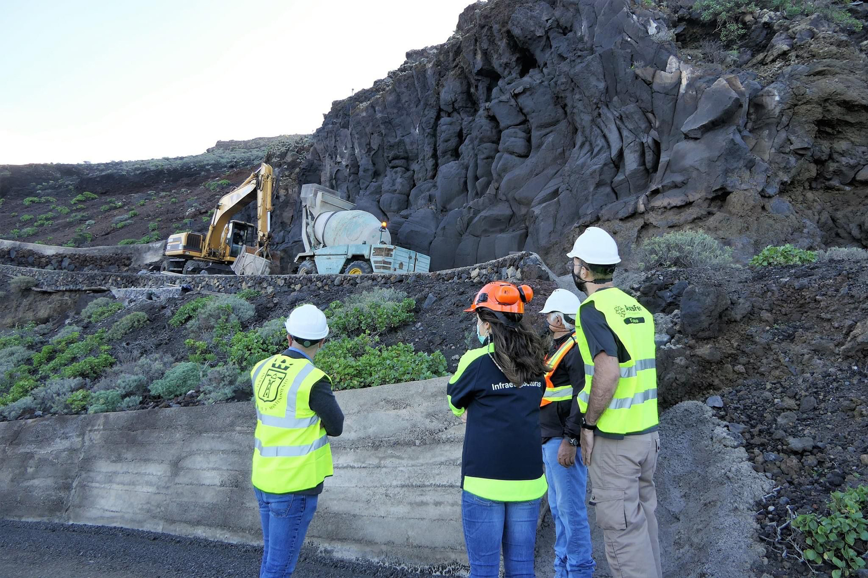 Continuan las obras de reparación del tramo de carretera de Lomo Negro afectado por escorrentías