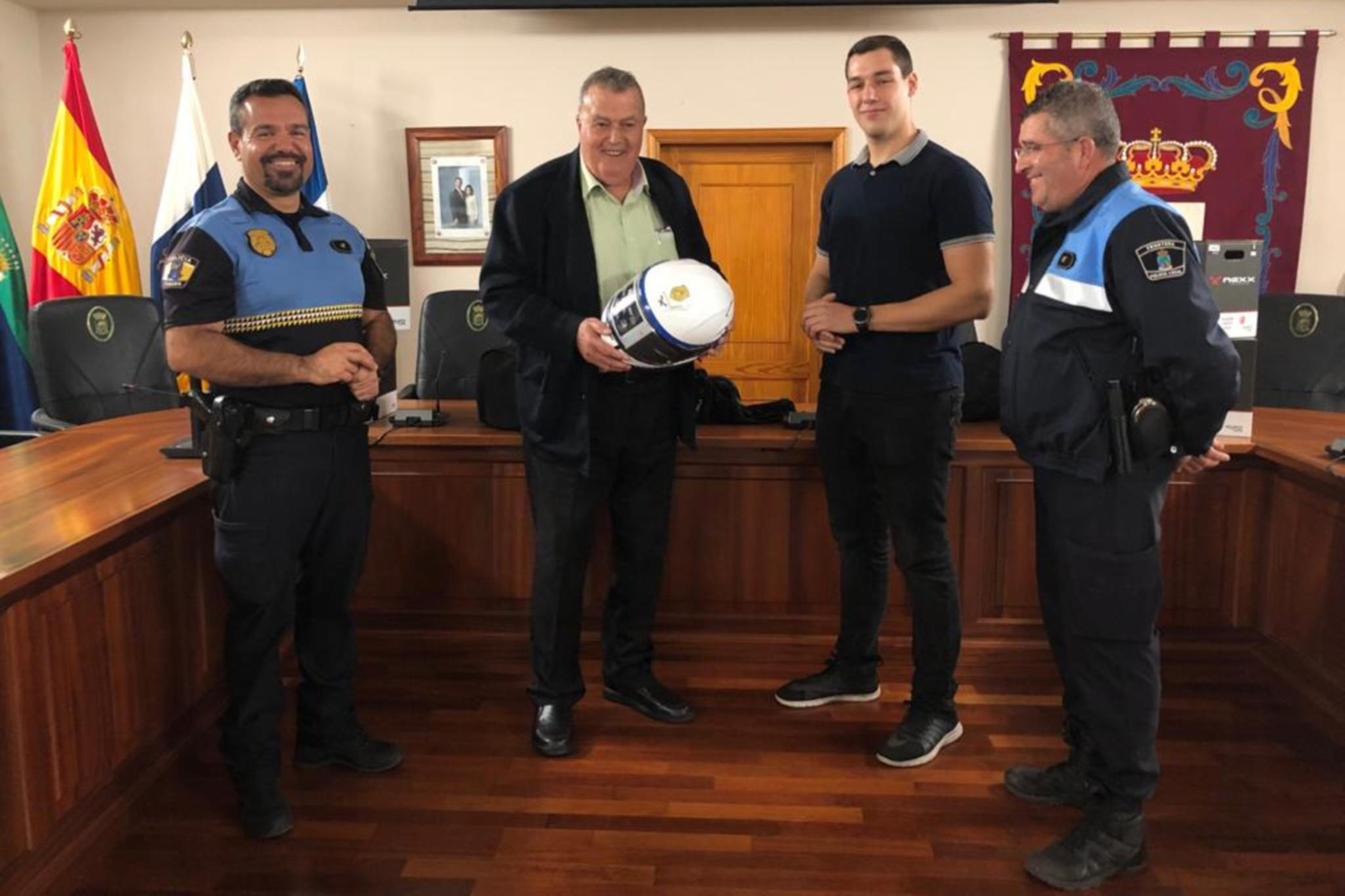 La Policía Local de La Frontera renueva su equipación