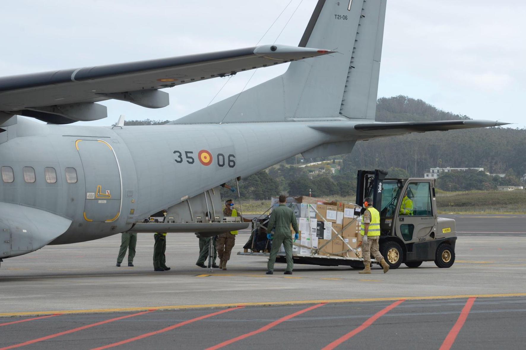 Canarias recibe un pedido de material de protección destinado al personal sanitario
