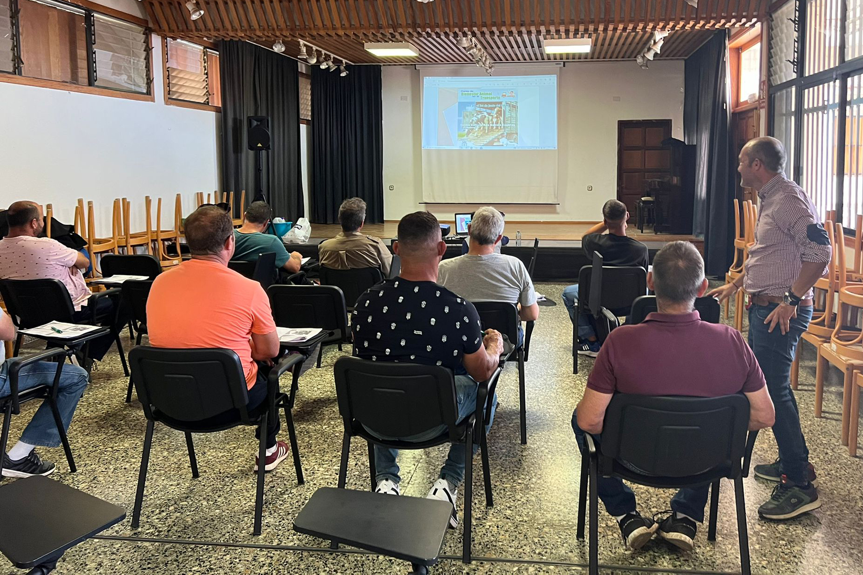 Medio Rural y Marino imparte un curso de “bienestar animal en el transporte”