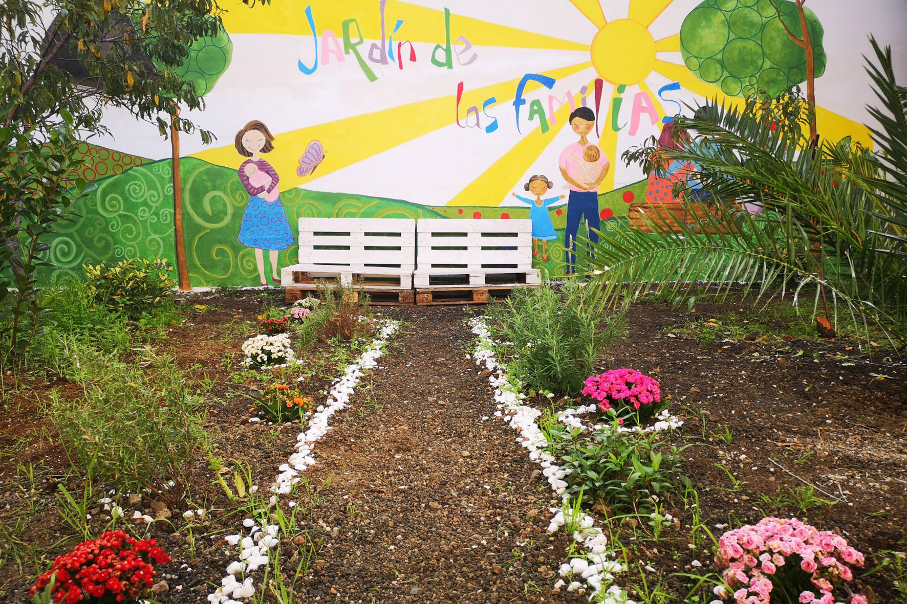 La Frontera cierra el programa de Infancia y Familia con el diseño de un jardín familiar en el municipio