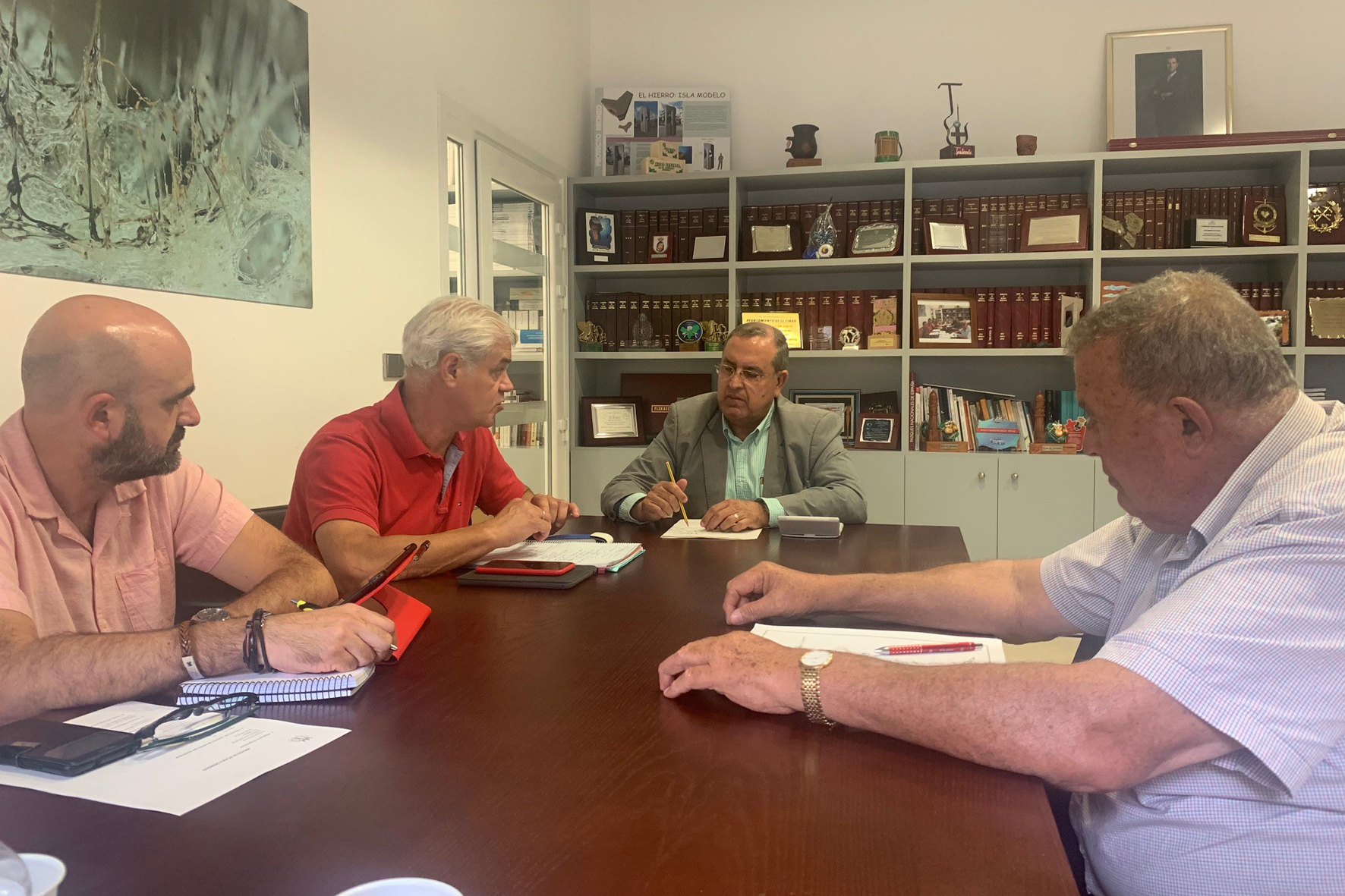 Instituciones de El Hierro abogan por una estrategia común en materia de atención sociosanitaria