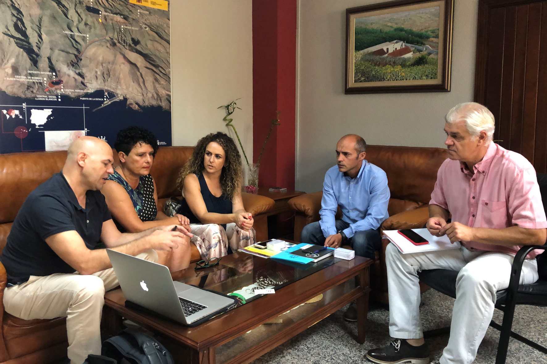 Cabildo de El Hierro trabaja por la puesta en valor del producto local en el sector de restauración
