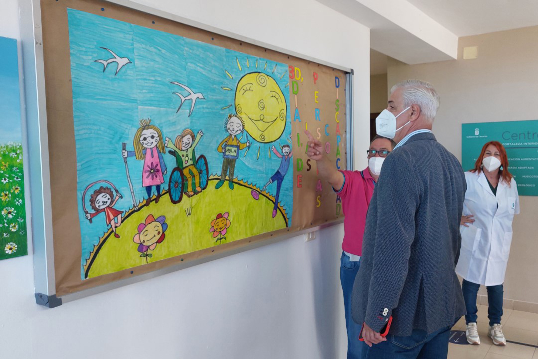 Autoridades herreñas inauguran una exposición en el Centro Ezeró para conmemorar el Día Internacional de las Personas con Discapacidad