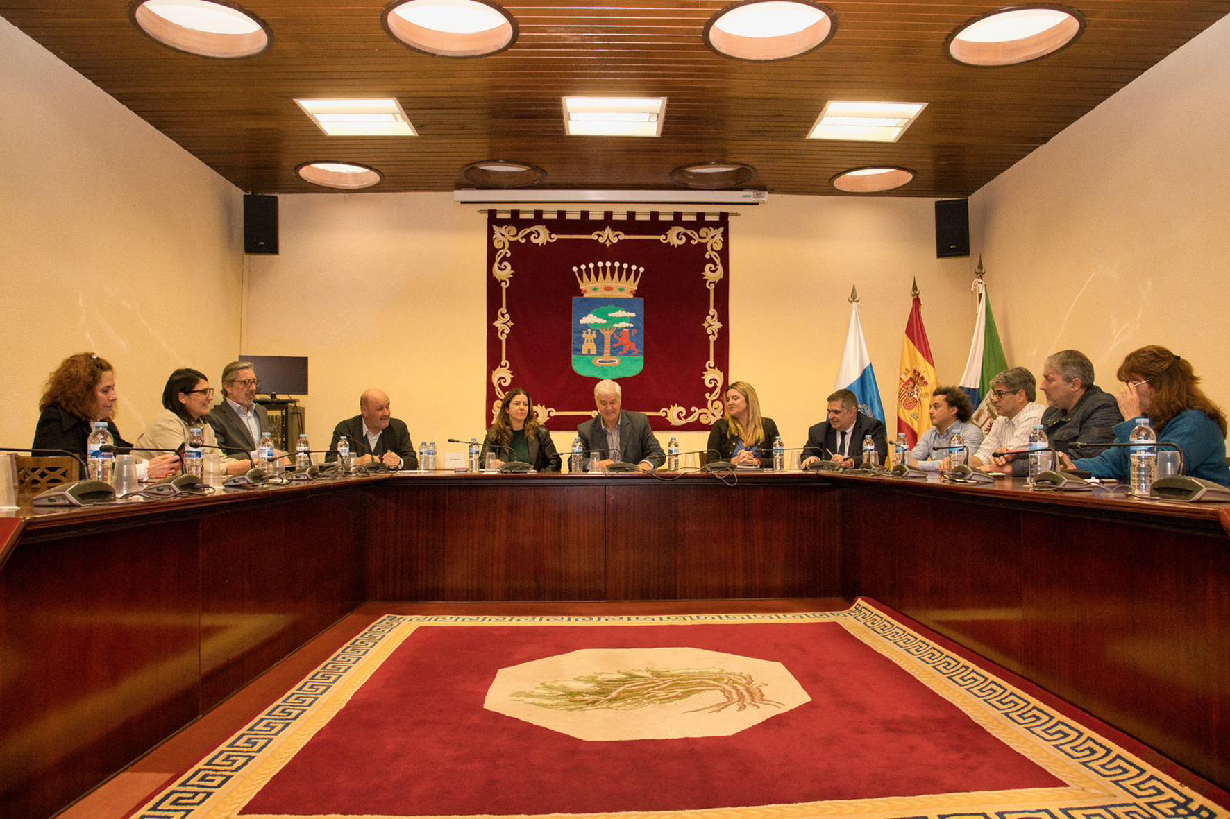 Gobierno, Cabildo y agentes sociales analizan los datos de empleo, siniestralidad laboral e inspección de trabajo en El Hierro
